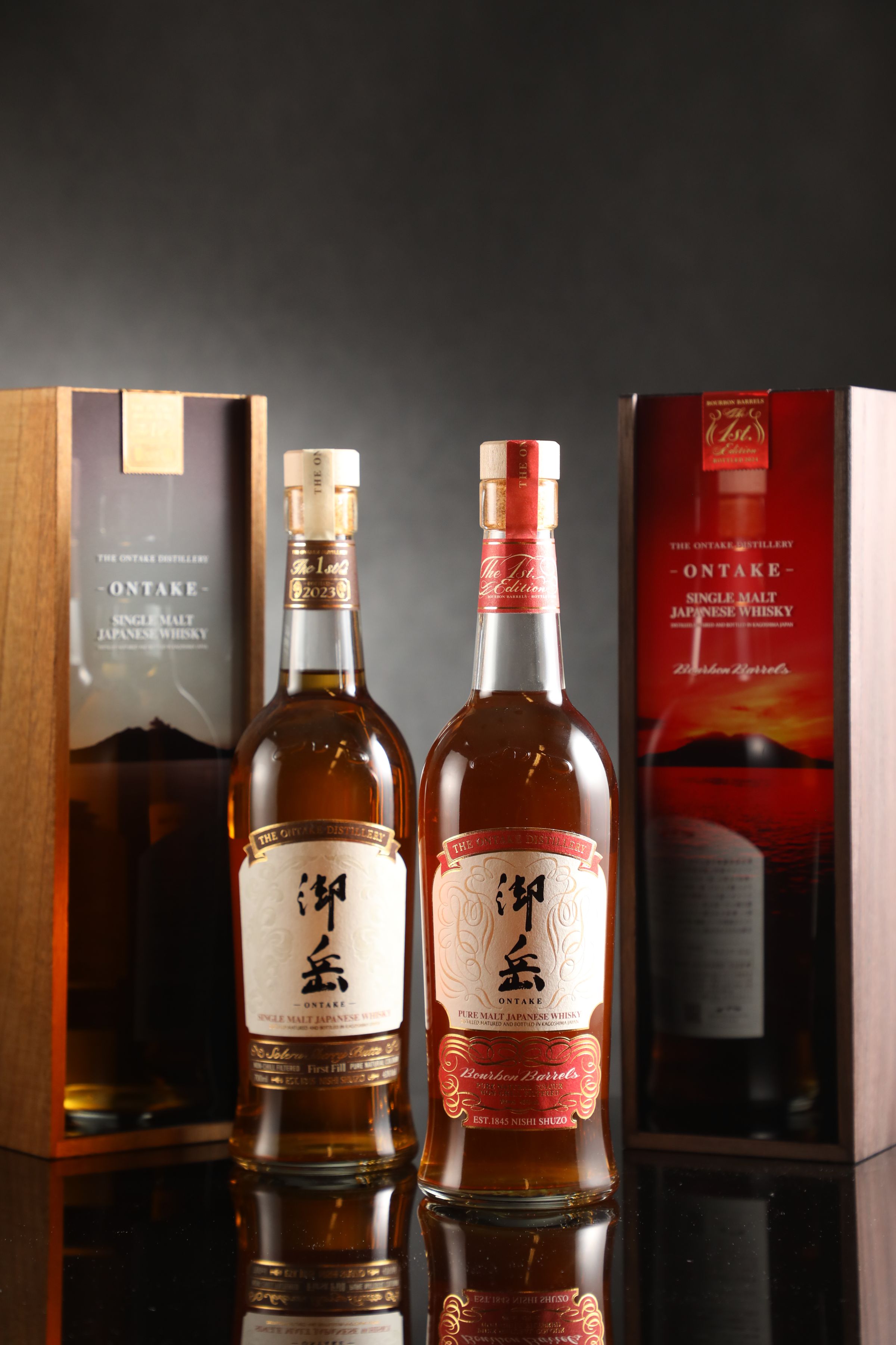 西酒造的威士忌品牌「御岳」也是備受矚目的日威新秀，包裝盒上是鹿兒島的櫻島火山。