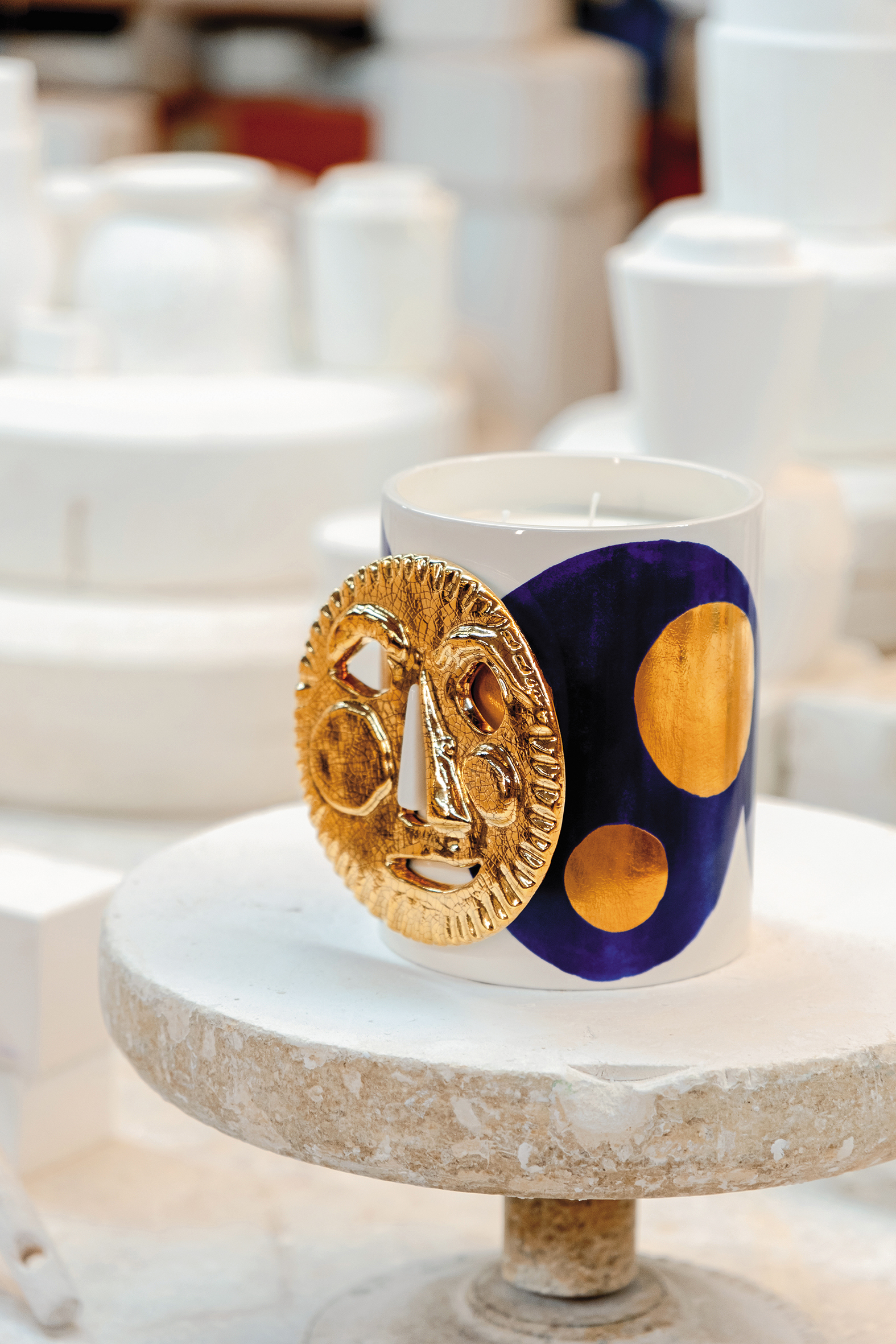 L'Objet x Ruan Hoffman精瓷蠟燭(經典面具三燭芯)。NT$21,800\1,000g