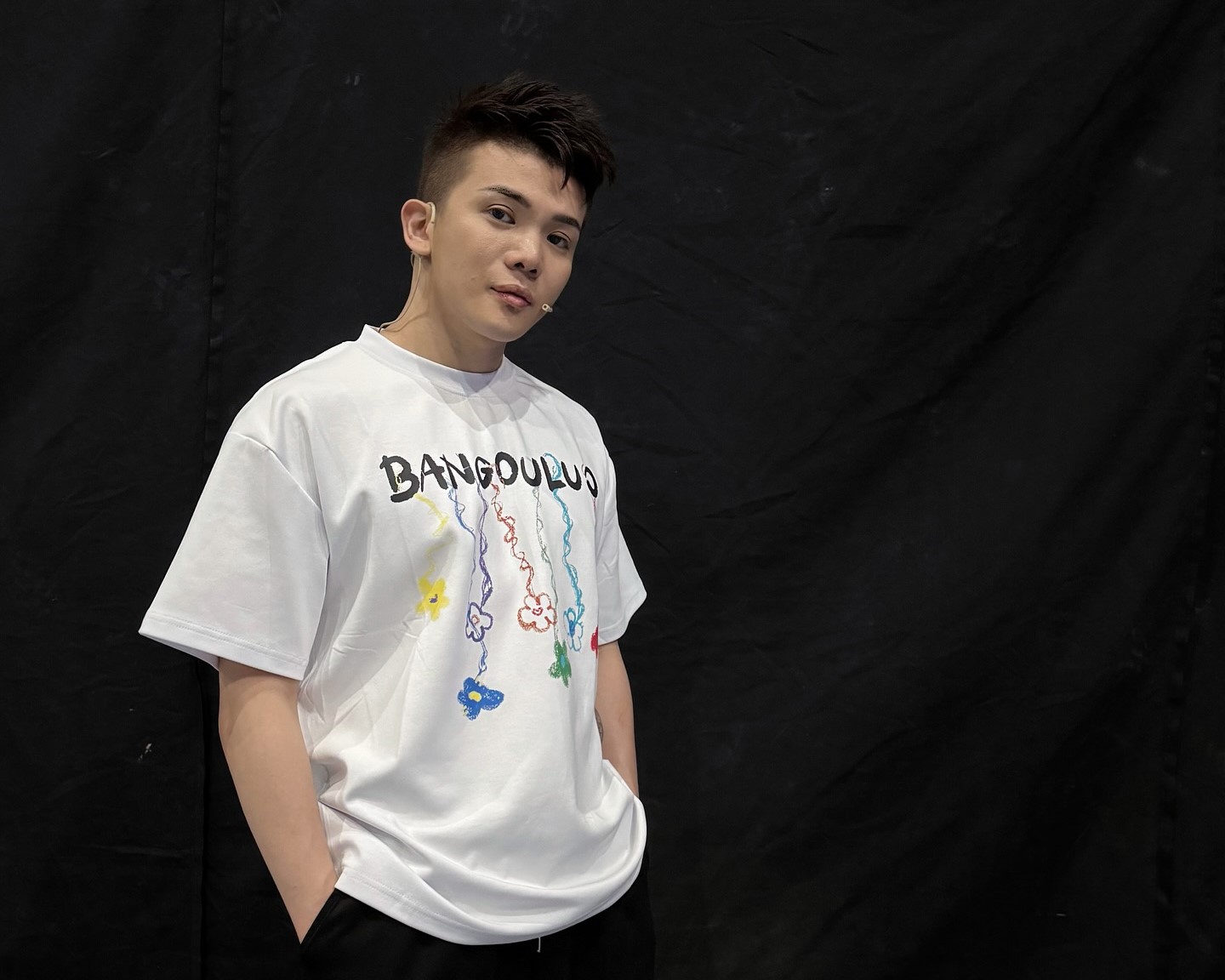 YouTuber孫生涉入多起性侵案件遭起訴，今日現身台北地院出庭。（翻攝孫生臉書）