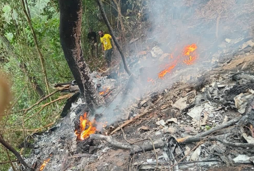 迦納軍用直升機墜毀。（翻攝自X）