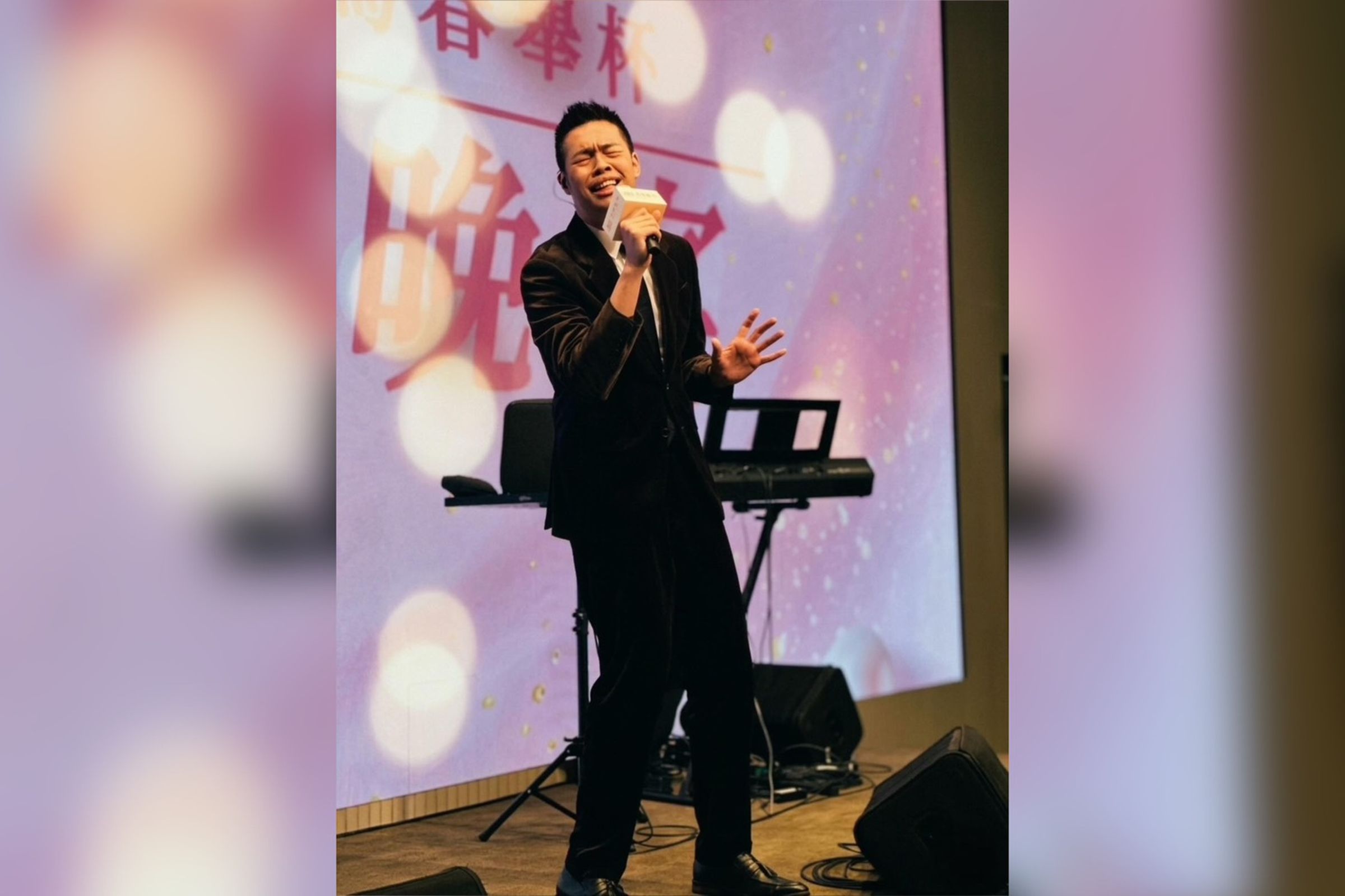 陳大天白天在家製作菜脯,晚上則到餐酒館表演脫口秀。(翻攝自陳大天臉書)