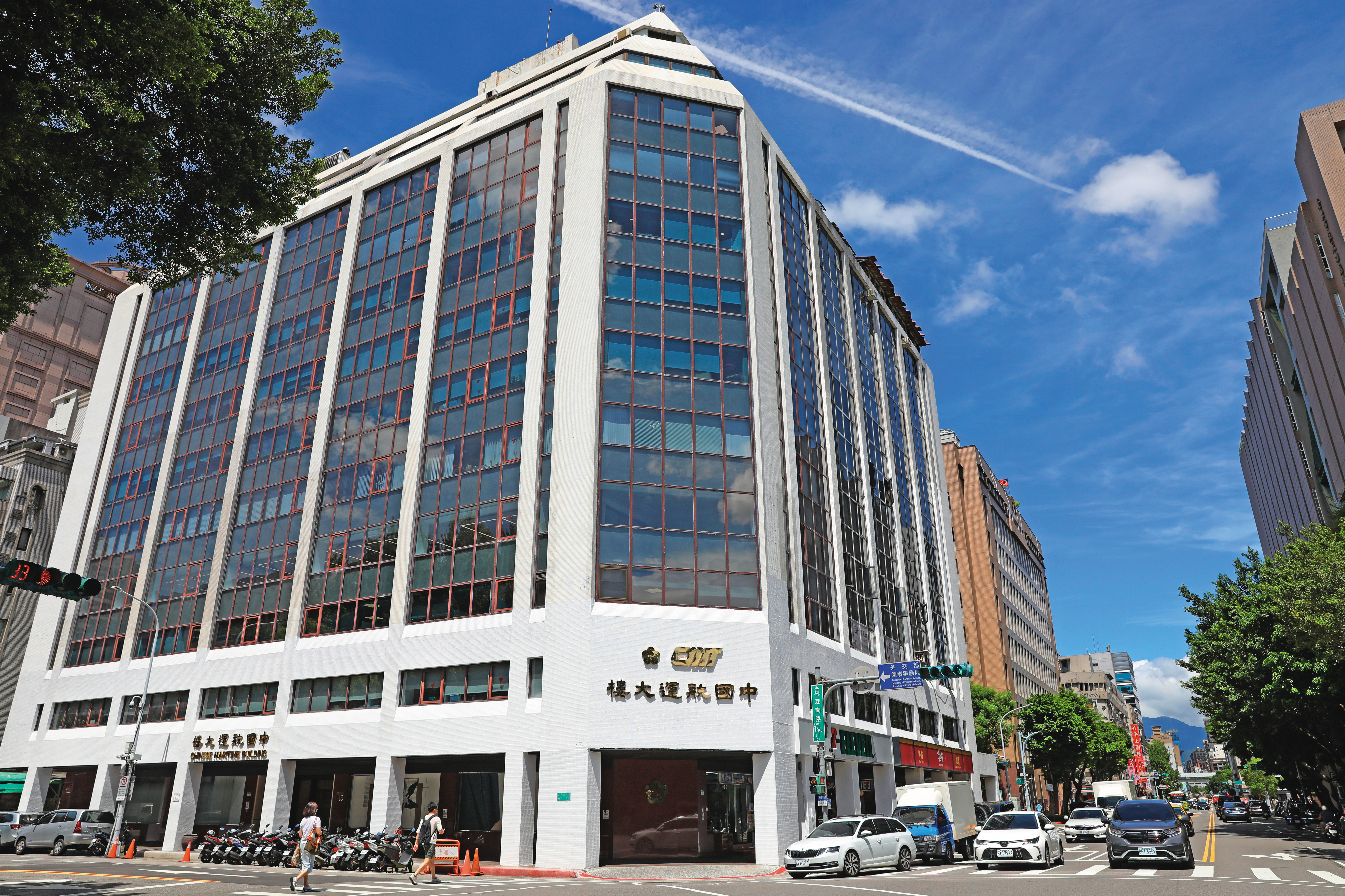 柯文哲以4,300萬元購買濟南路商辦,金流來源不明,檢廉仍在追查中。