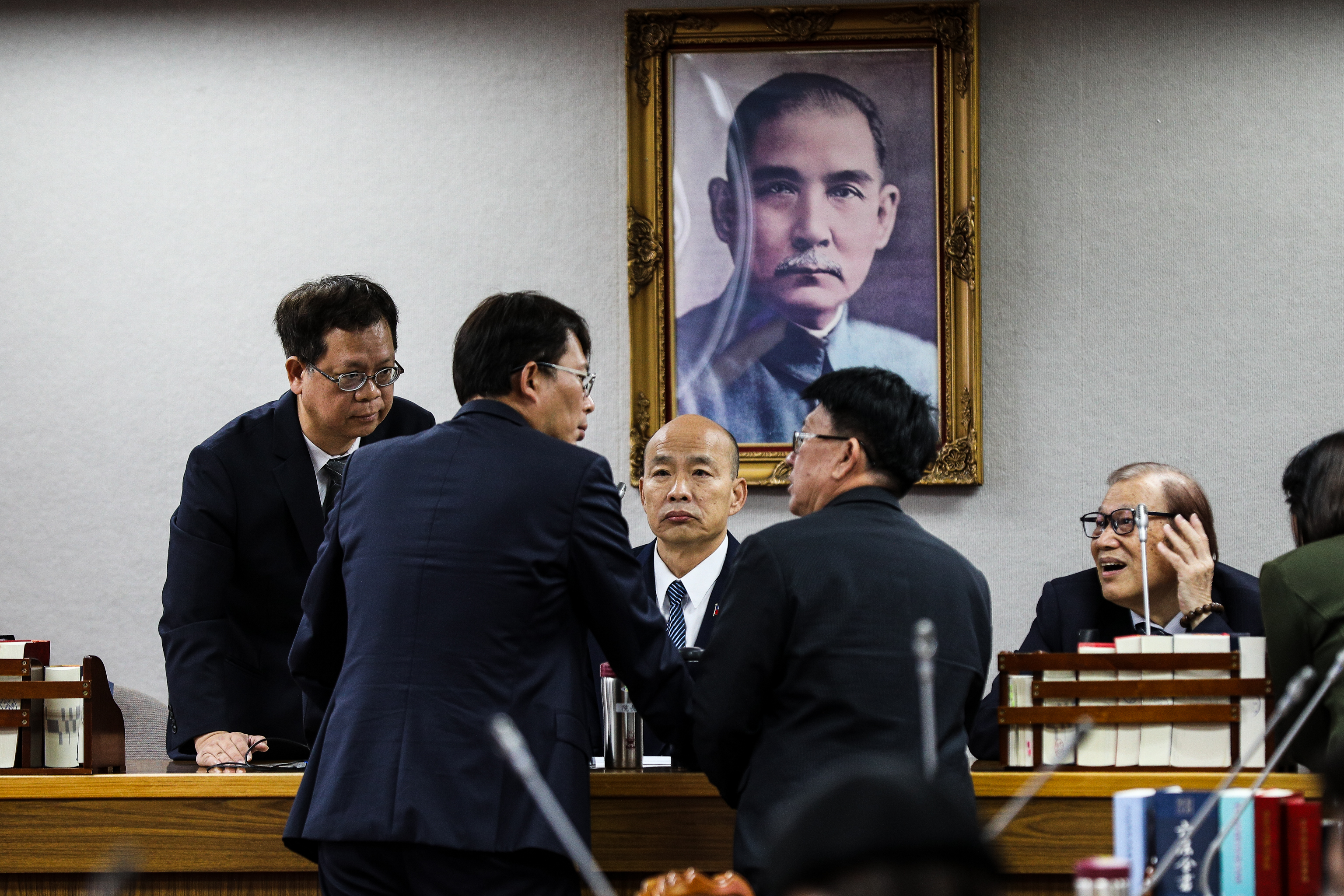 今日立法院黨團協商，綠白兩黨又吵起來，導致韓國瑜出言制止；圖為8日畫面。