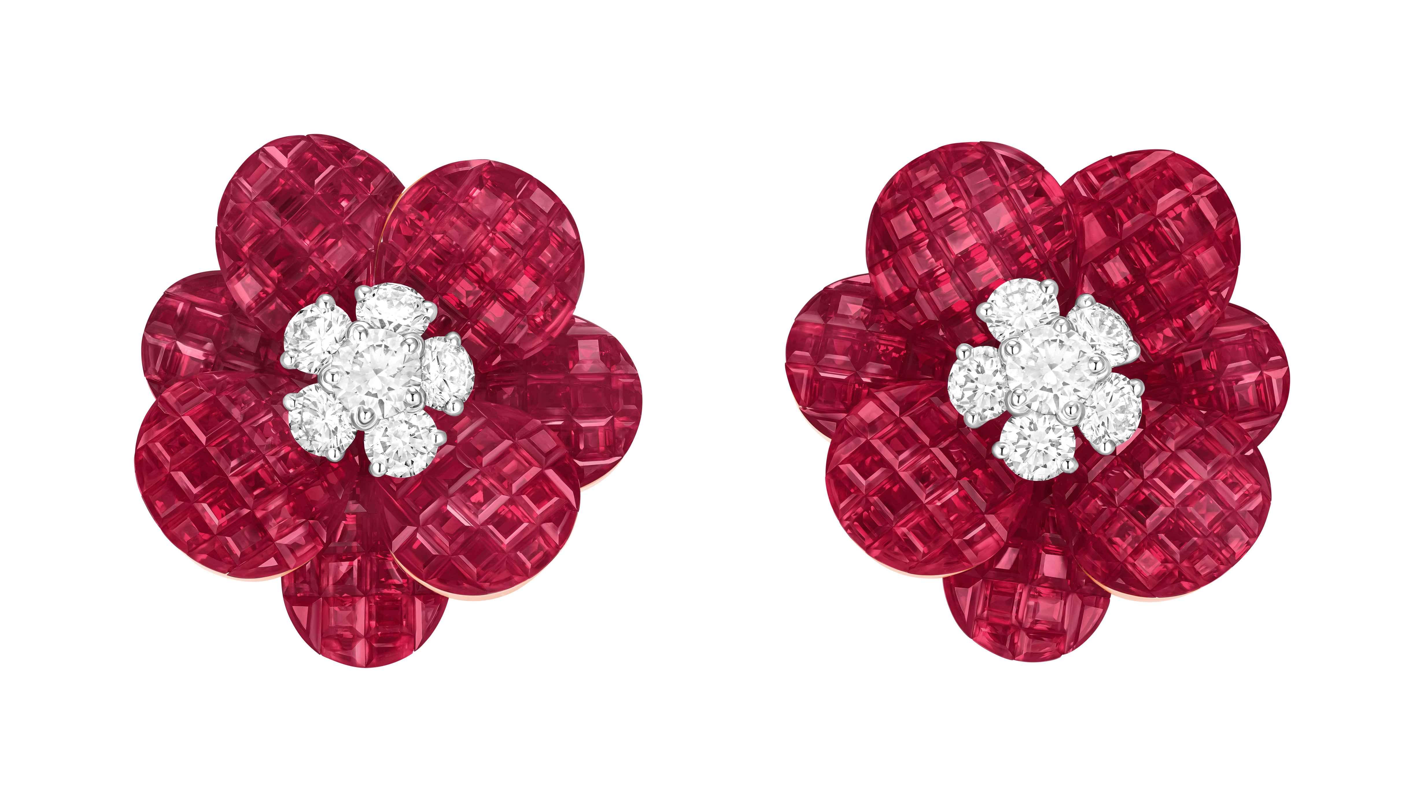 梵克雅寶 Van Cleef & Arpels Signature 高級珠寶系列 Pavot 耳環;鉑金、18K白金、18K玫瑰金,搭配傳統隱密式鑲嵌紅寶石、鑽石。參考價格NT$ 52,000,000。