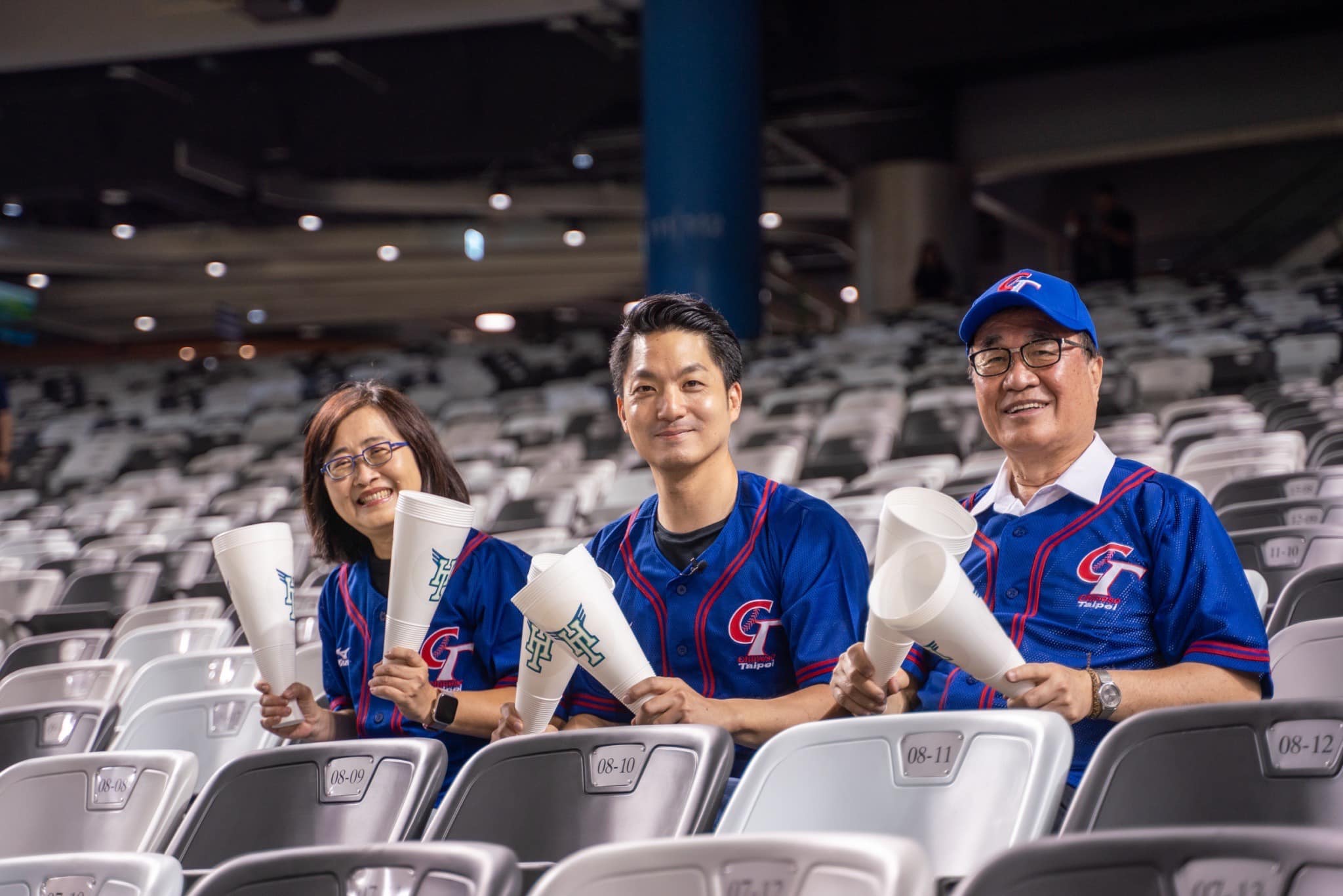 針對大巨蛋座椅吃球疑慮，蔣萬安做出回應。（翻攝林奕華臉書）