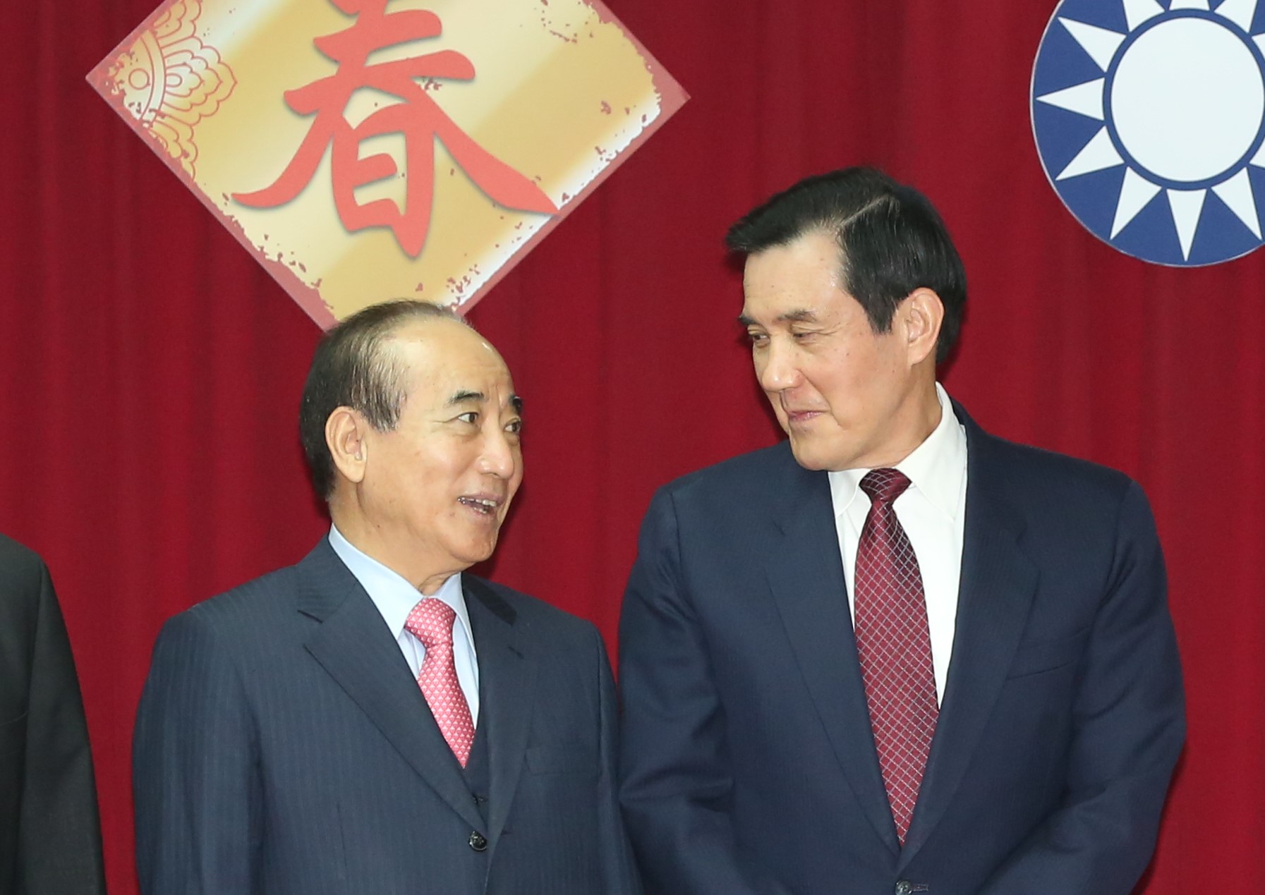 王金平和馬英九在2013年的9月政爭轟動政壇，圖為2017年國民黨新春團拜，2人這時已經卸下總統和立法院長職位。（資料照）