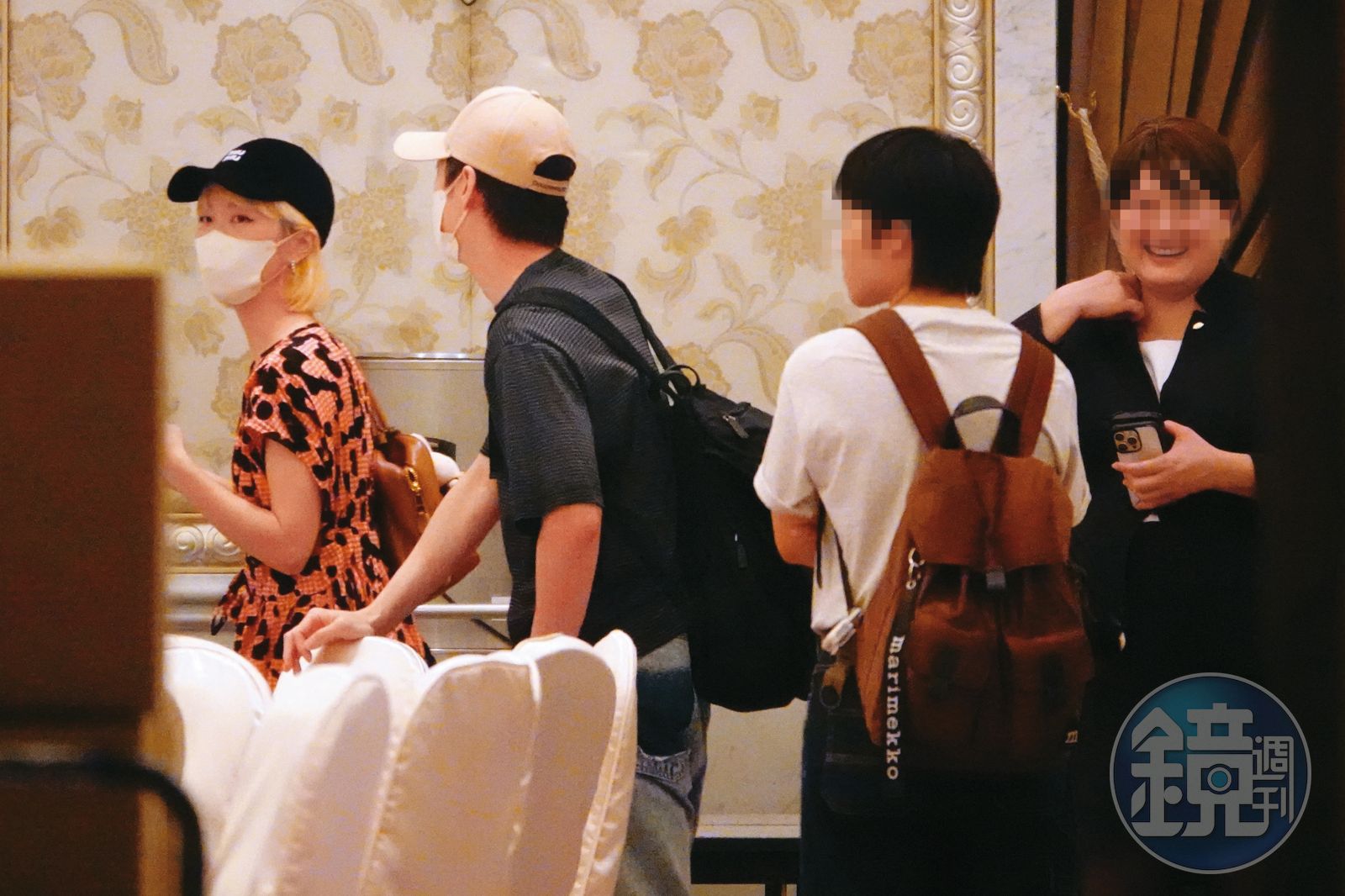 9/19 15：38眾人在酒店裡的宴會廳討論了許久