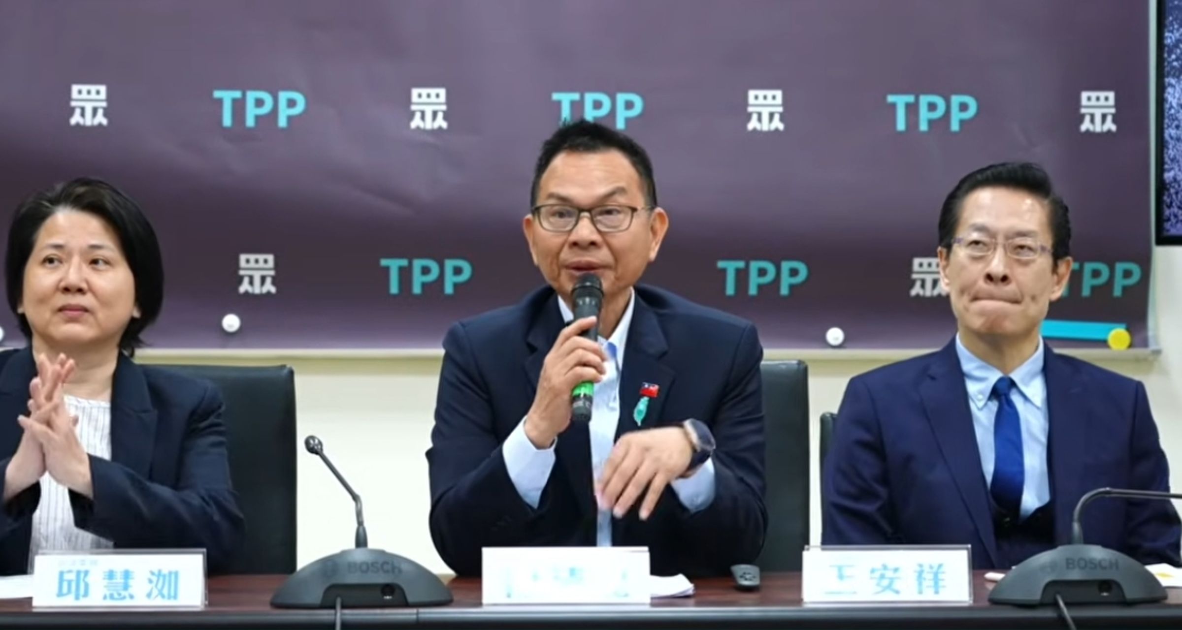 民眾黨團表示,行政院版國防特別條例預算將於民眾黨版併案付委審查。(翻攝自民眾之聲YouTube)