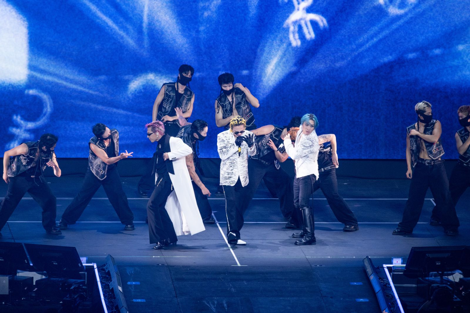 BIGBANG獻台北版〈Biiig〉 大聲自創「台-Pack」GD也加入腹肌戰