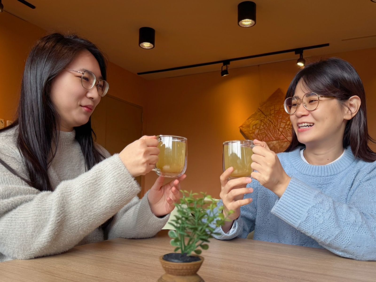 新北市十三行博物館推出3月8日憑票根或收據可至13+CAFÉ兌換八里柚子茶。（十三行博物館提供）