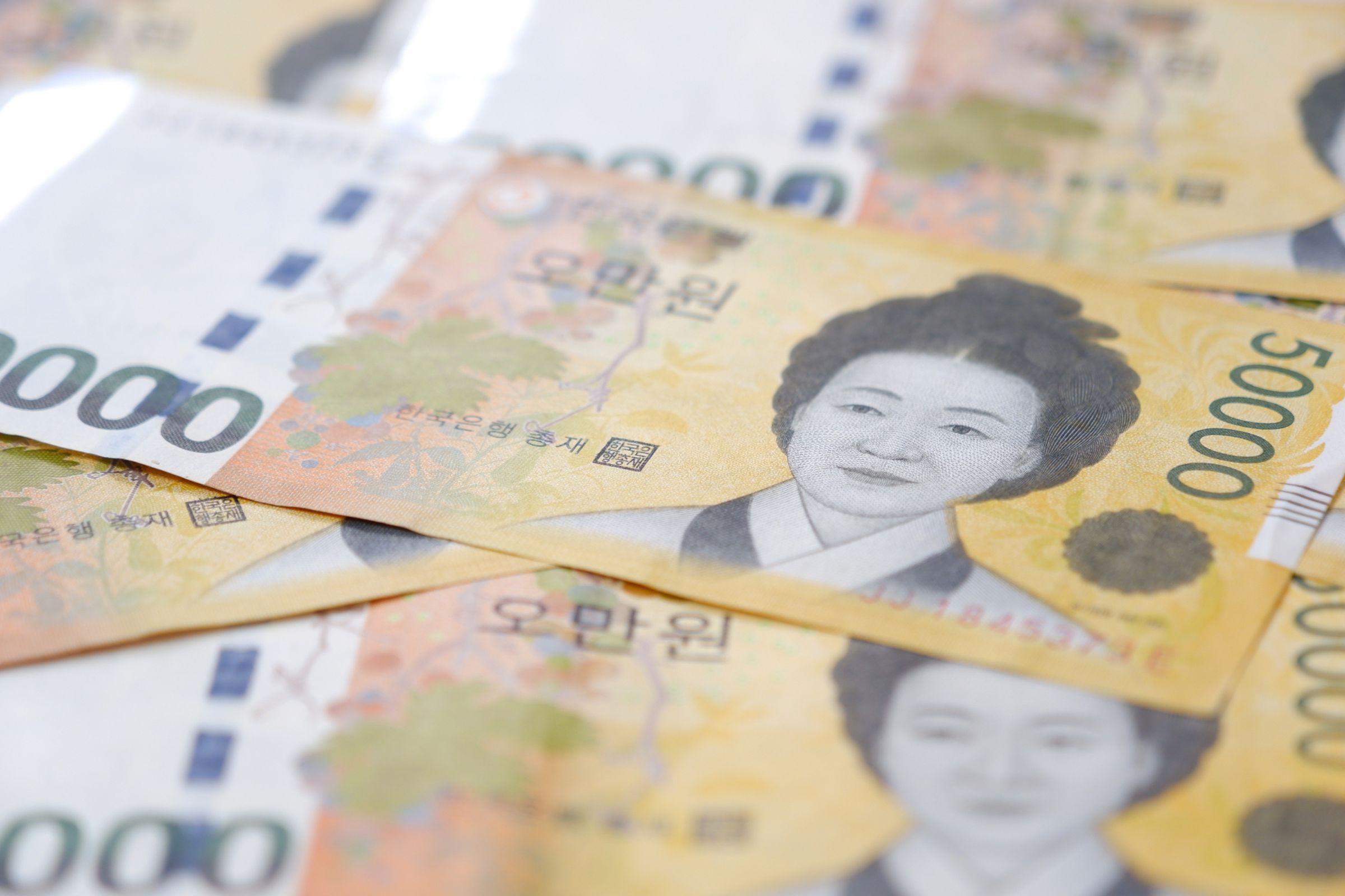 新台幣兌美元出現暴力升值狀況,韓圓等亞洲貨幣也都跟著走強。(示意圖,取自Photo AC)