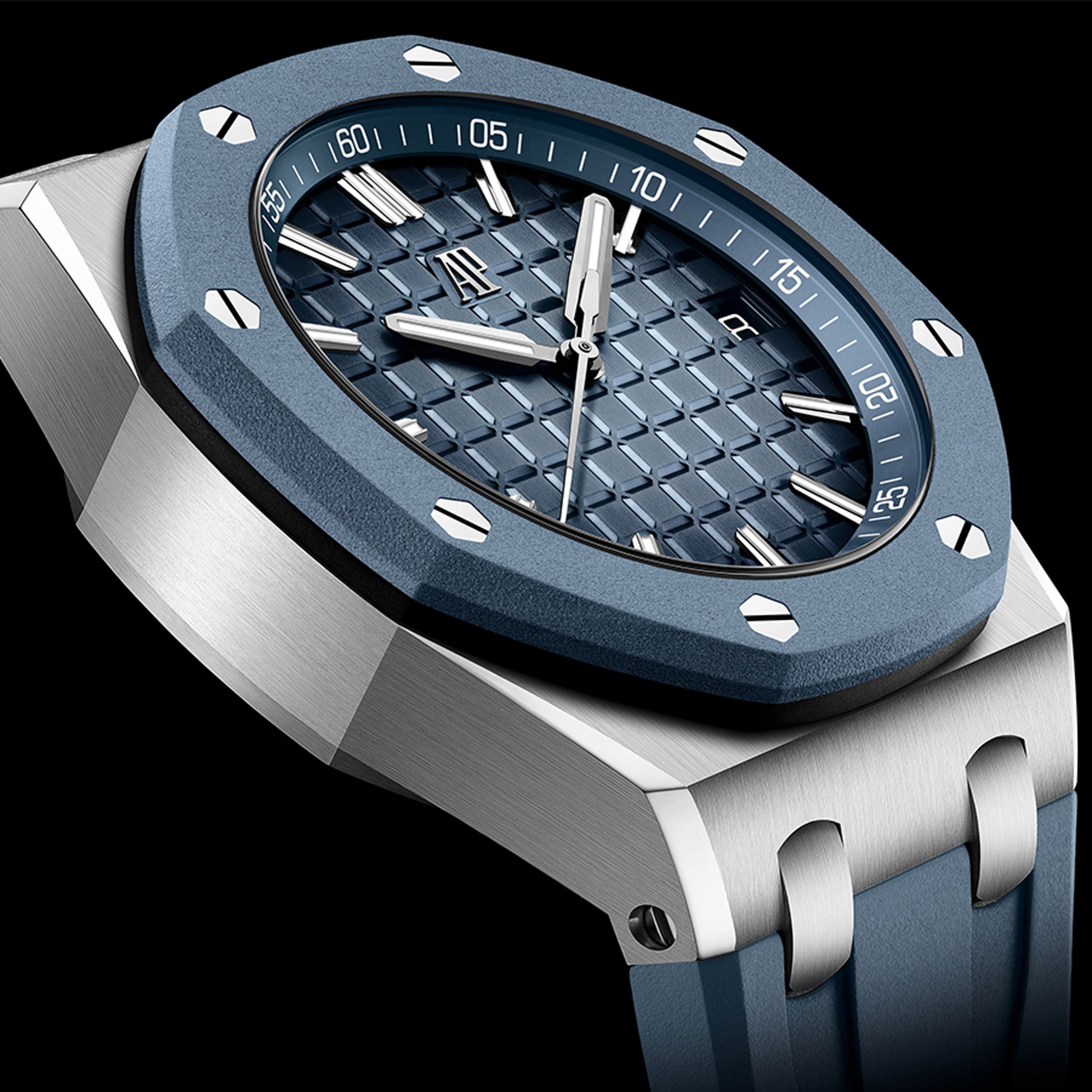 Royal Oak Offshore 43 Selfwinding｜不鏽鋼材質／錶徑43mm／時、分、秒、日期指示／4302⾃動上鍊機芯／動力儲存約70小時／防水100米／定價：NT$883,000