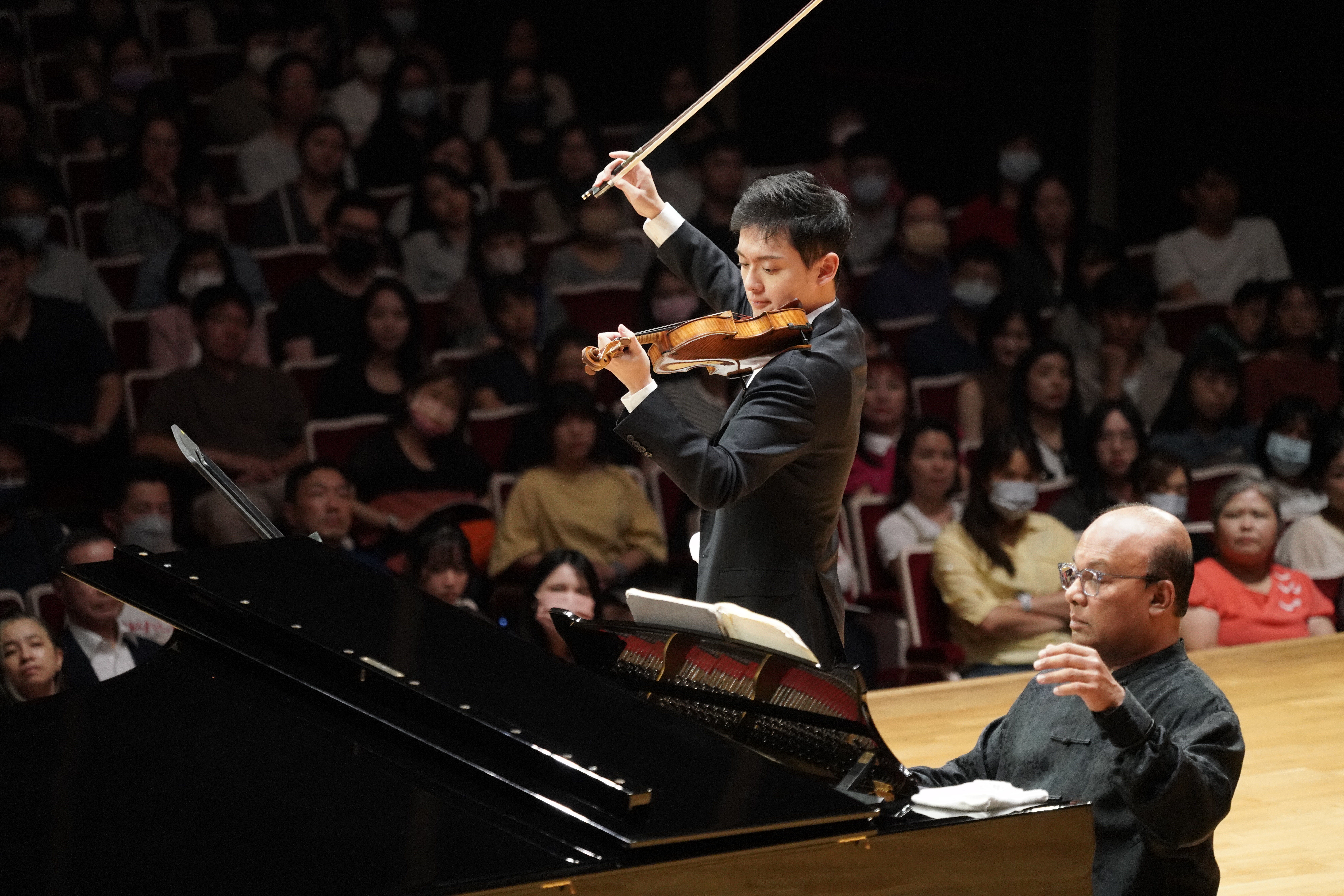 曾宇謙將攜手鋼琴家羅漢．德．希爾法在台北舉行獨奏會。（牛耳藝術提供）