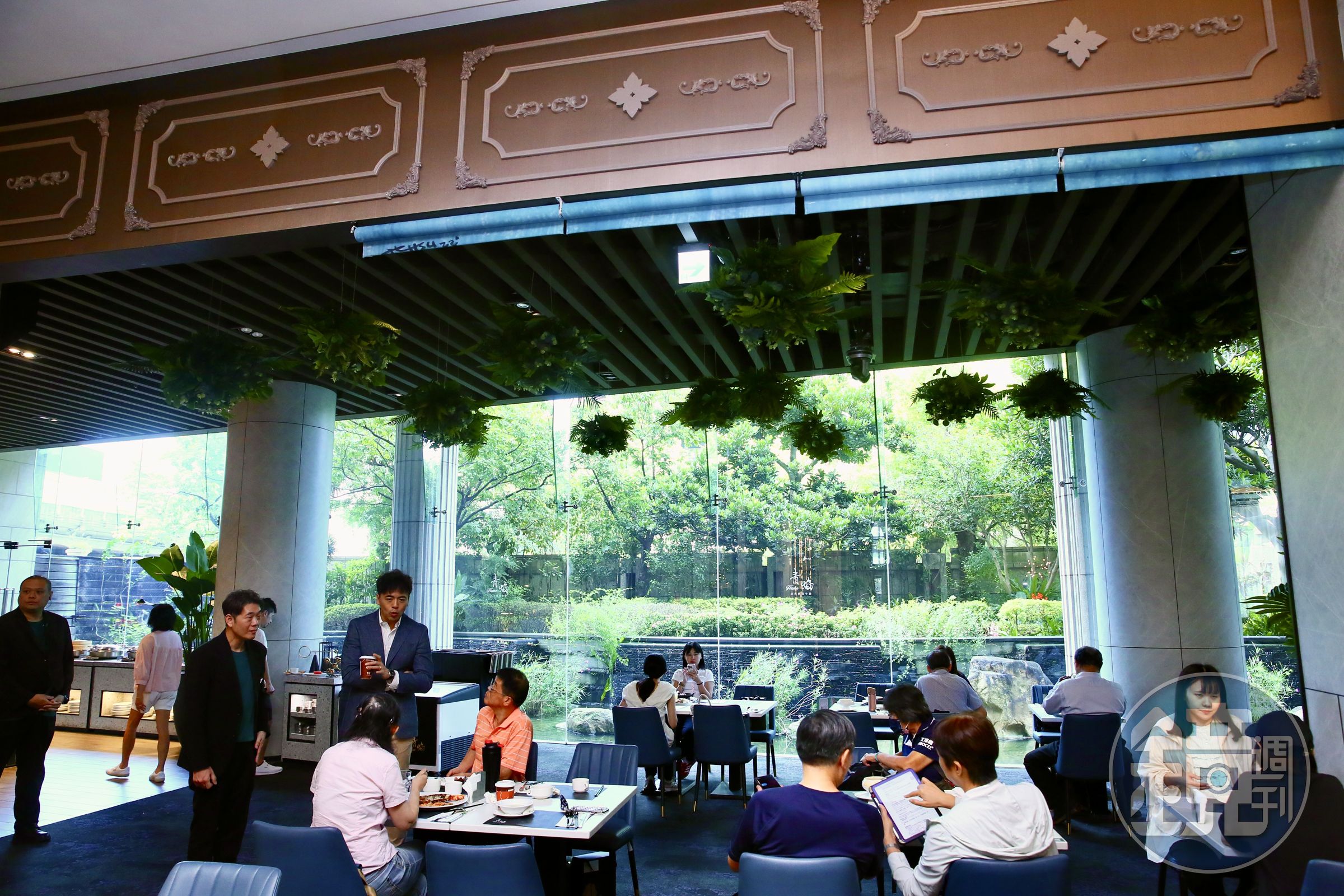 此次進駐台北美麗信花園酒店，青焰以全新視覺呈現城市飯店難得的水池庭院綠意花園。