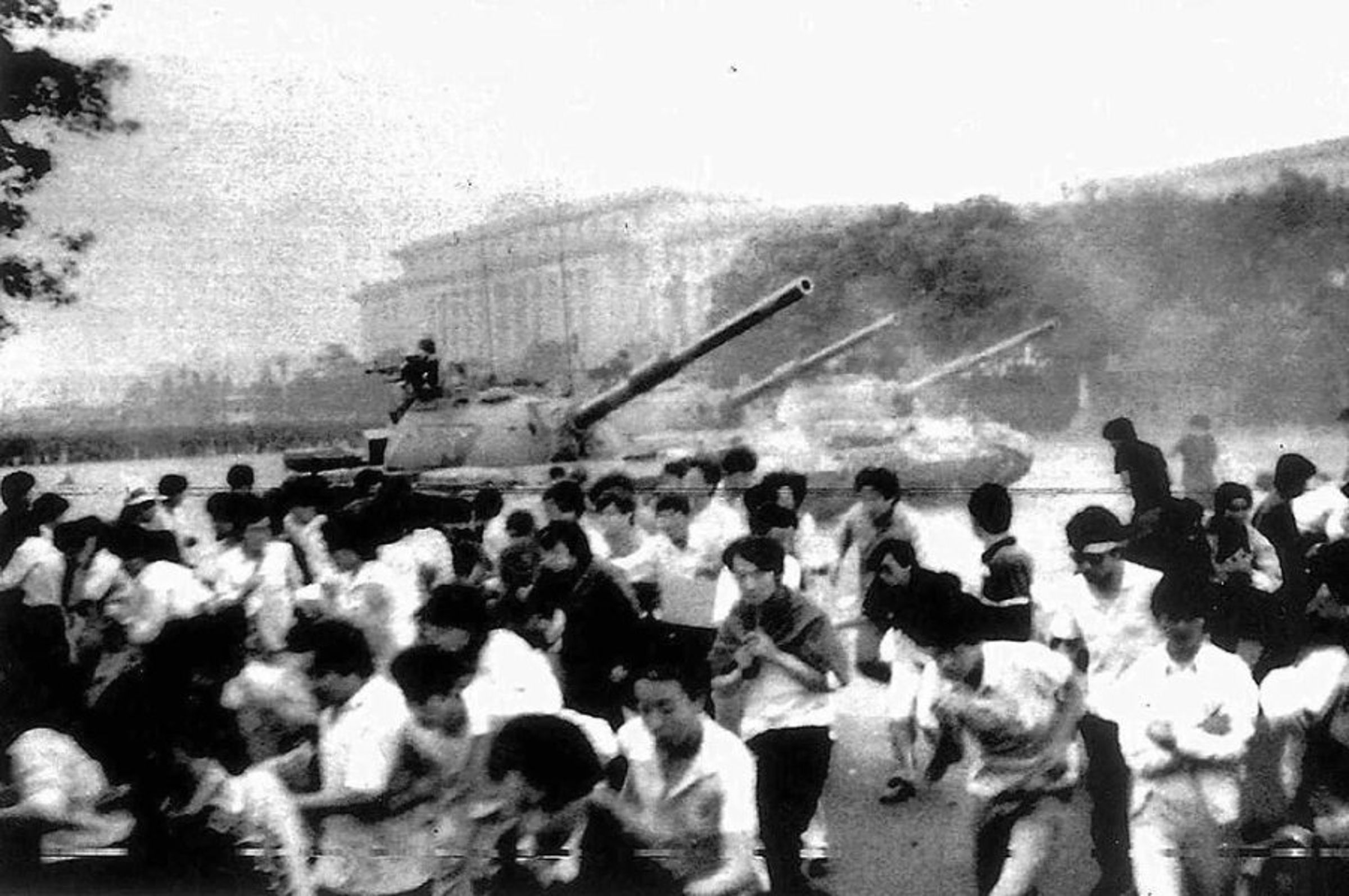 流亡海外的六四學運領袖王超華呼籲保存六四記憶，指出「集體記憶是民主轉型的重要力量」。（翻攝自X @terimakasih0001）