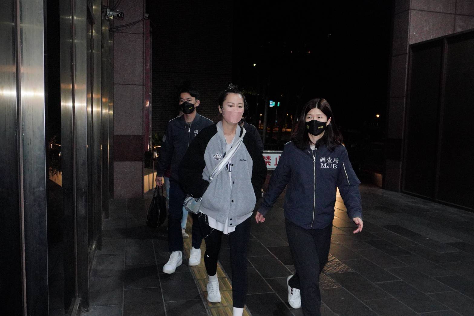 歌手Matzka老婆雲雅舜涉嫌洗錢遭50萬元交保。