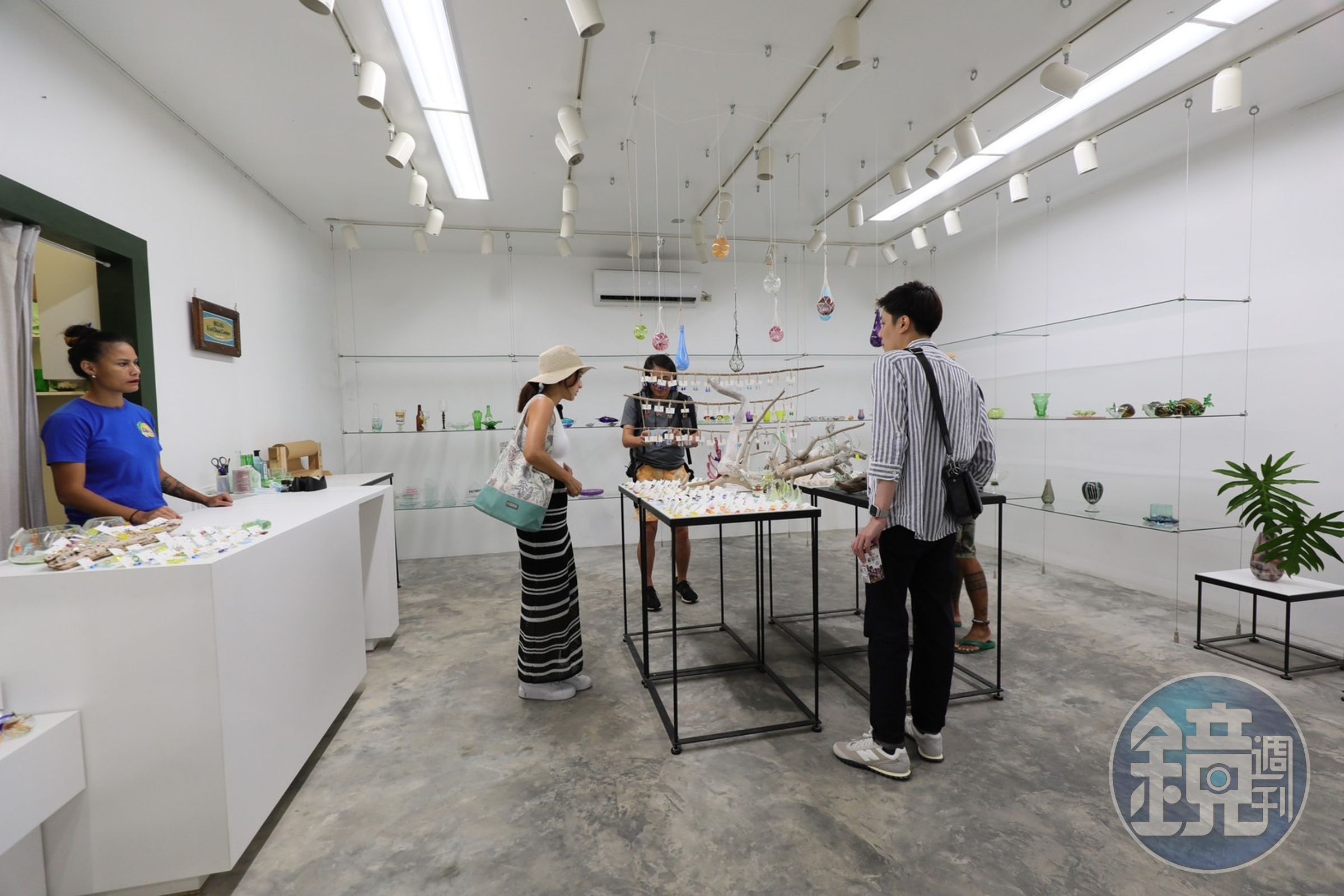 玻璃工藝中心的選物店超好逛，各種剔透精緻的手工玻璃製品讓大家一進去就忍不住掏出錢包。