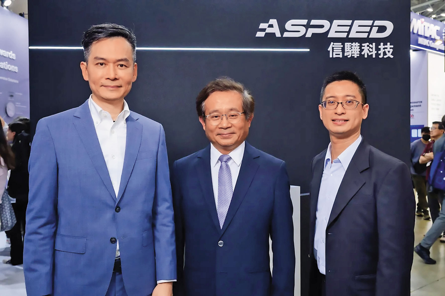 林鴻明（中）2022年自英特爾延攬謝承儒（左）擔任信驊營運長，今年再將新事業酷博樂交付給他。（信驊提供）