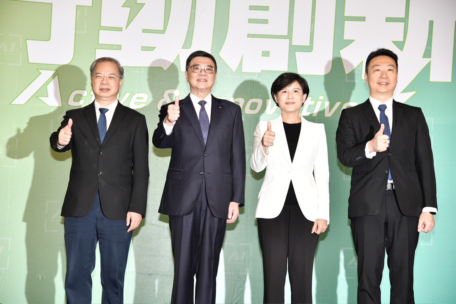 賴清德正式公布首波內閣名單，行政院三長由卓榮泰、鄭麗君、龔明鑫接任。