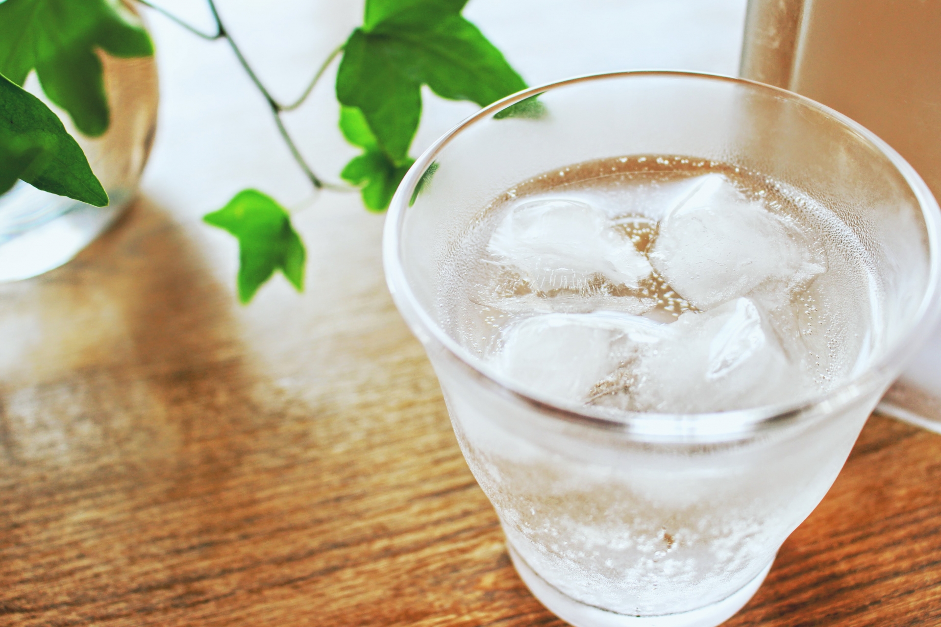 營養師表示運動時喝冰水可迅速降溫，增強運動耐力。（示意圖，photoAC）