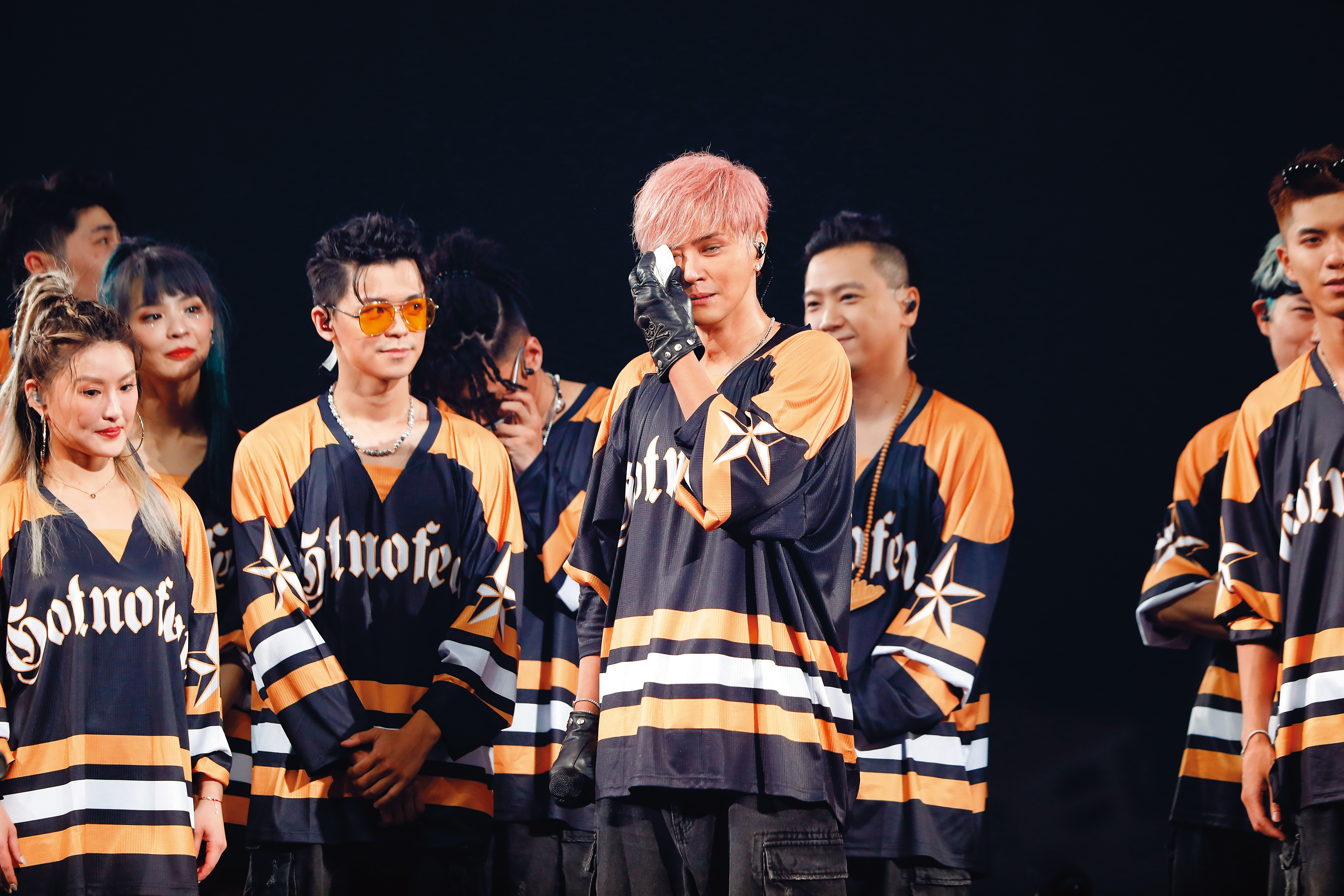 成功回歸舞台的小豬在「EVOLUTION台北小巨蛋演唱會」難忍激動情緒暴哭，還說：「不管別人怎麼酸我，我成功的3個要件就是不要臉、不要臉、不要臉！」