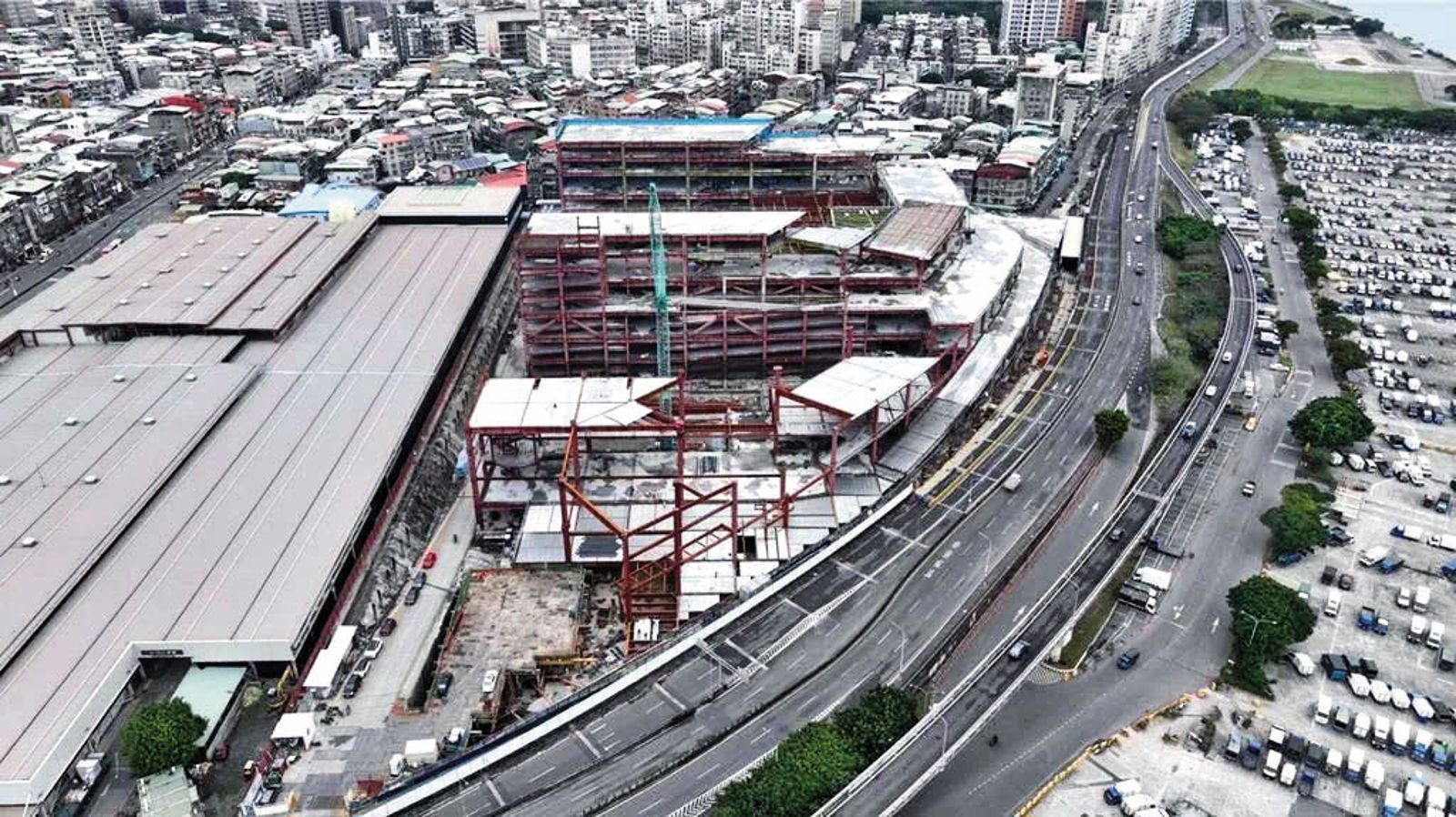 魚果市場為柯文哲在市長任內發包，由沈慶京的中工承包。（中華工程提供）