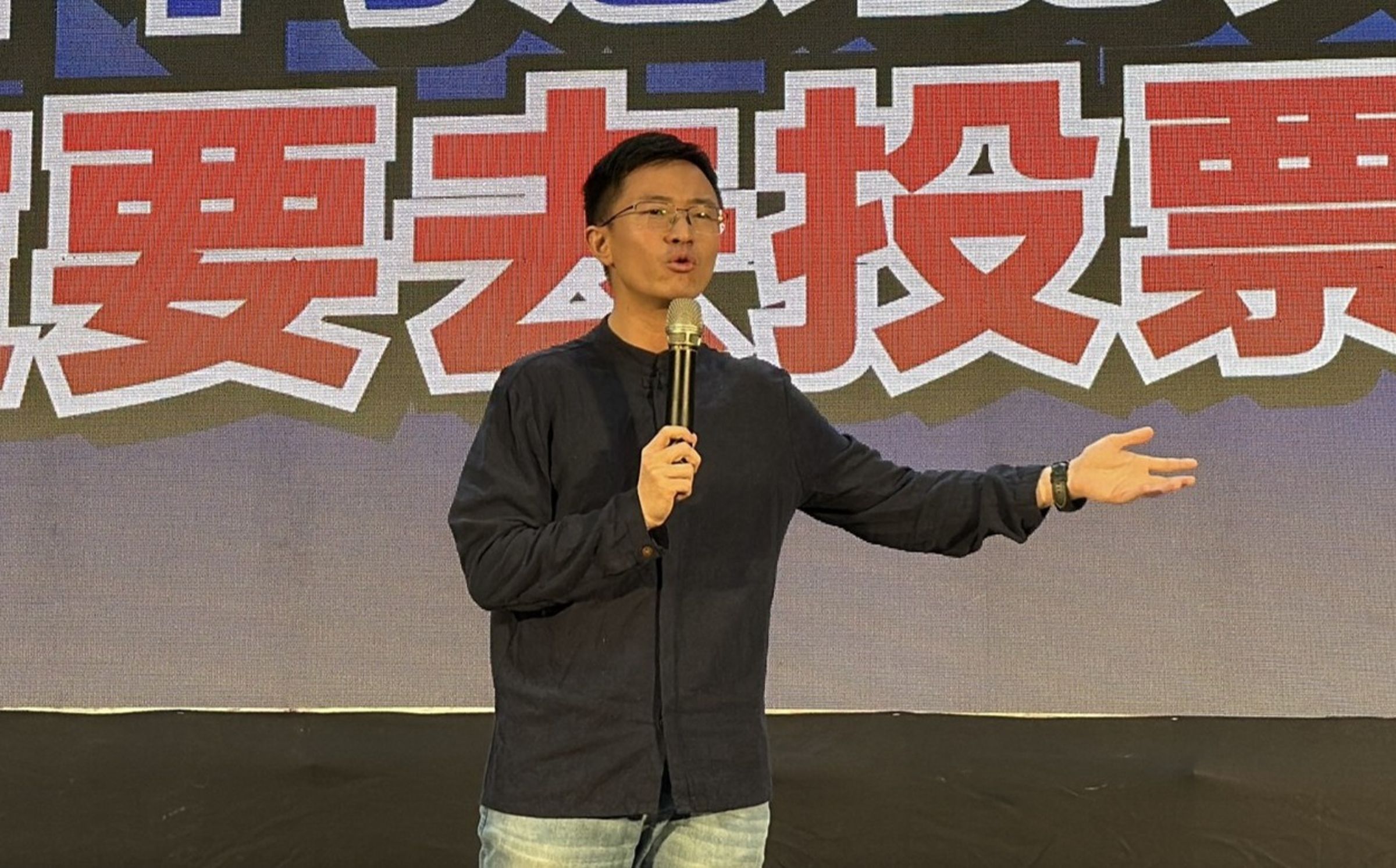 侯漢廷批「青鳥」惡意造謠,釣出被他截圖網友反問:「現在是戒嚴了嗎?我的言論自由呢?」(翻攝自侯漢廷臉書)