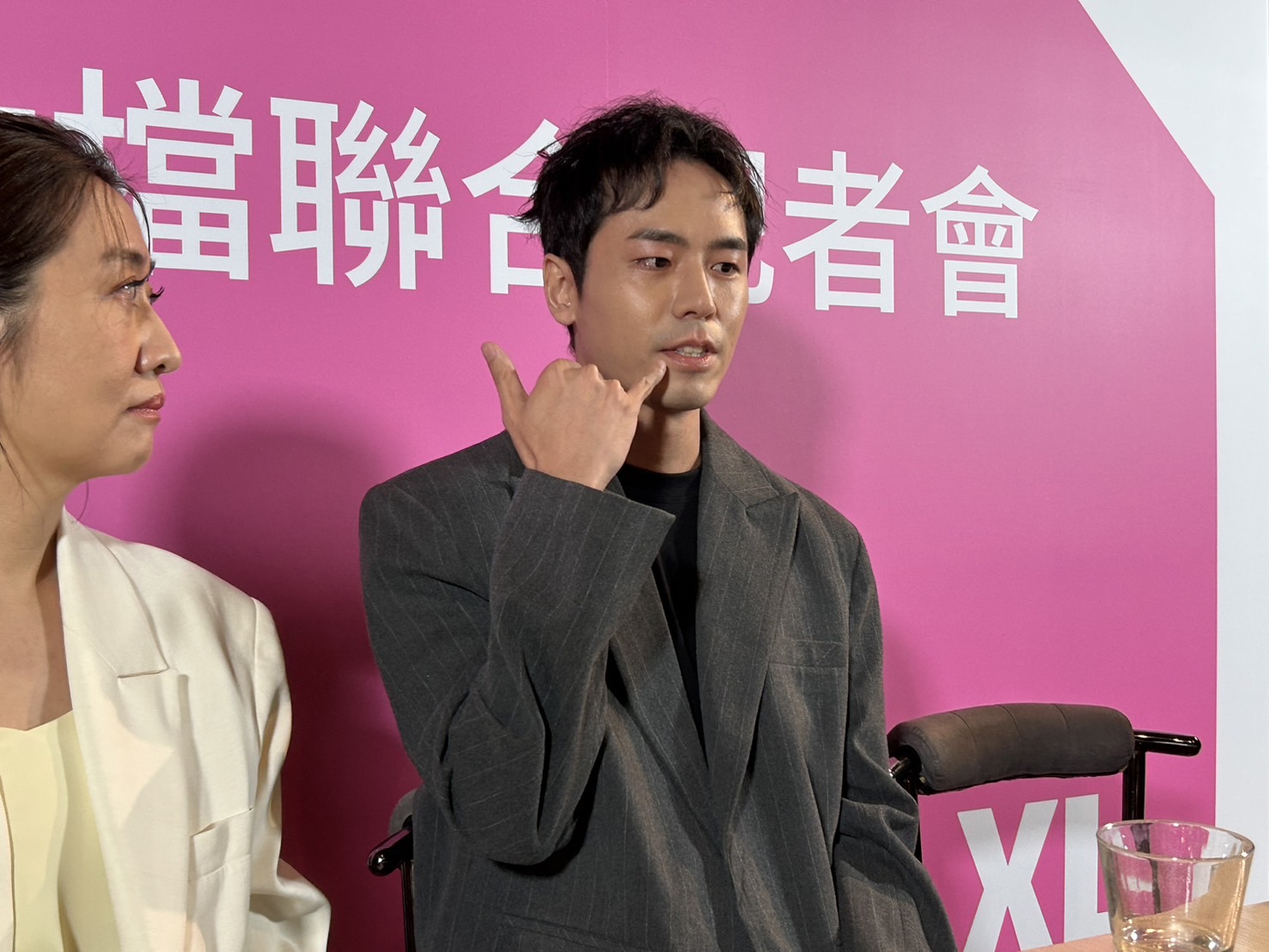 張瑞夫回憶阿嬤過世忍不住落淚。