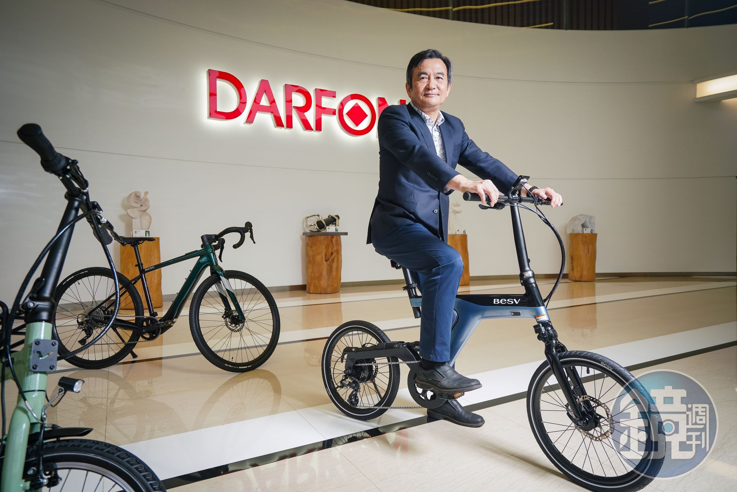 14年前，電子業專業戶、自行車產業門外漢的蘇開建，獨具慧眼、搶得先機，在傳統自行車大廠都還沒確定電動自行車這股新潮流下，跨界闖進電動自行車領域。
