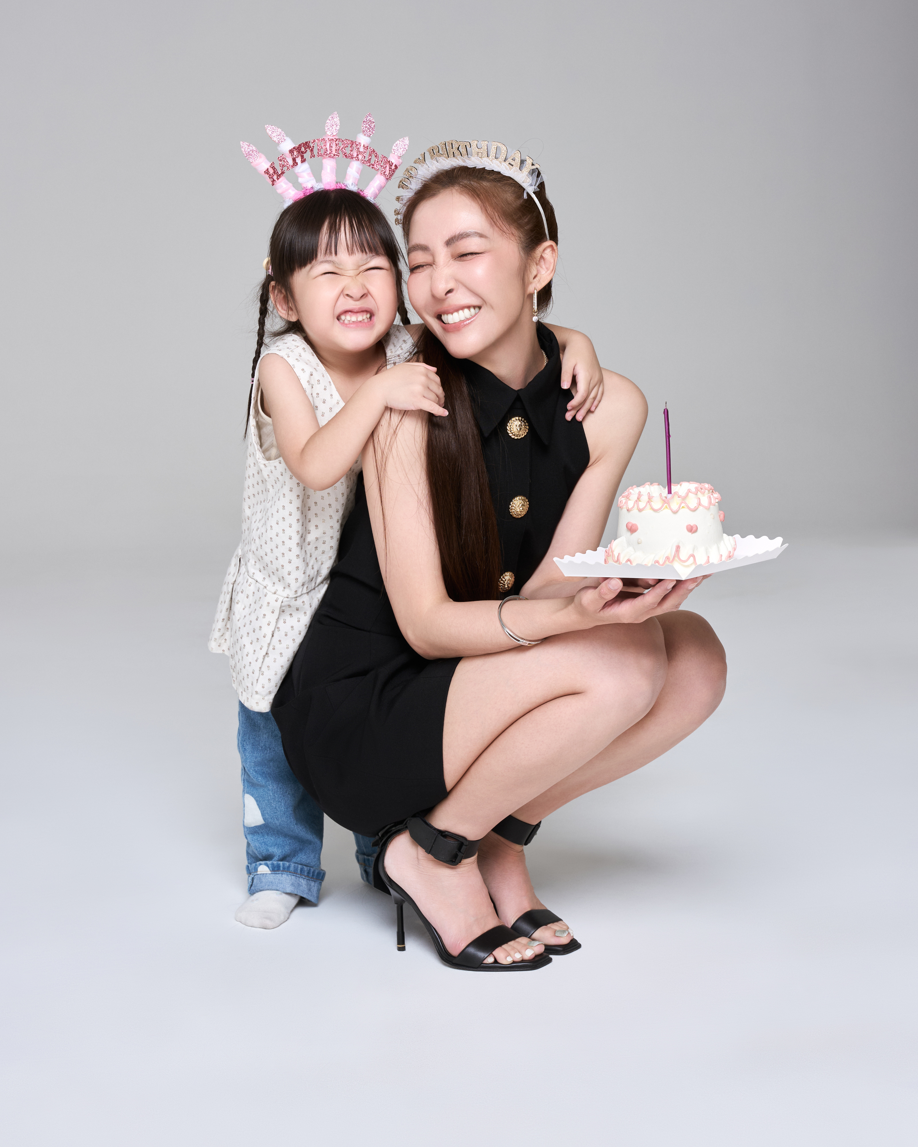 林雨葶（右）和女兒（左）感情非常好。一束光影藝提供