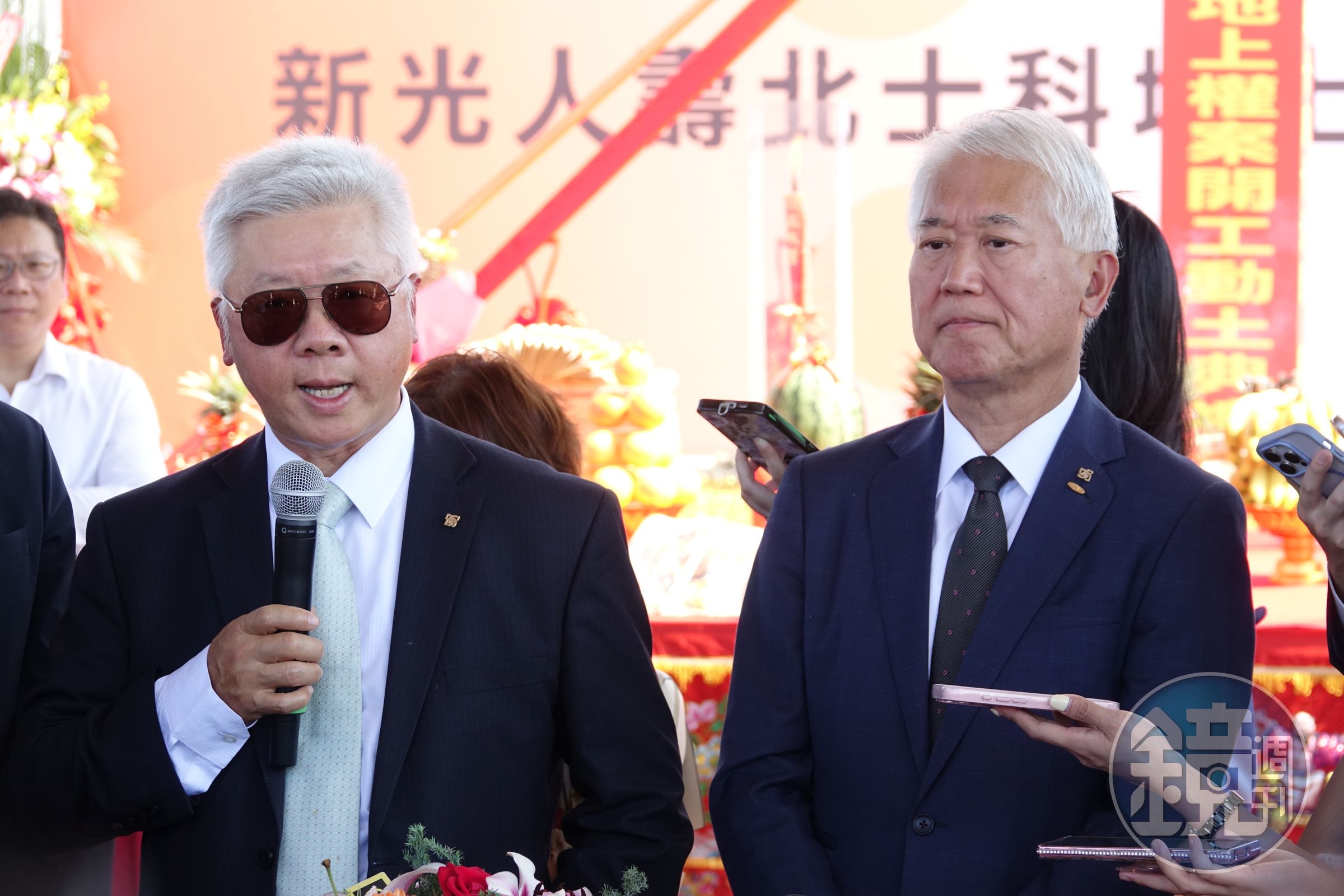 今天上午新壽北士科動土典禮,台新新光金控總座林維俊(左)發出5點聲明。右為新光人壽董事長魏寶生。