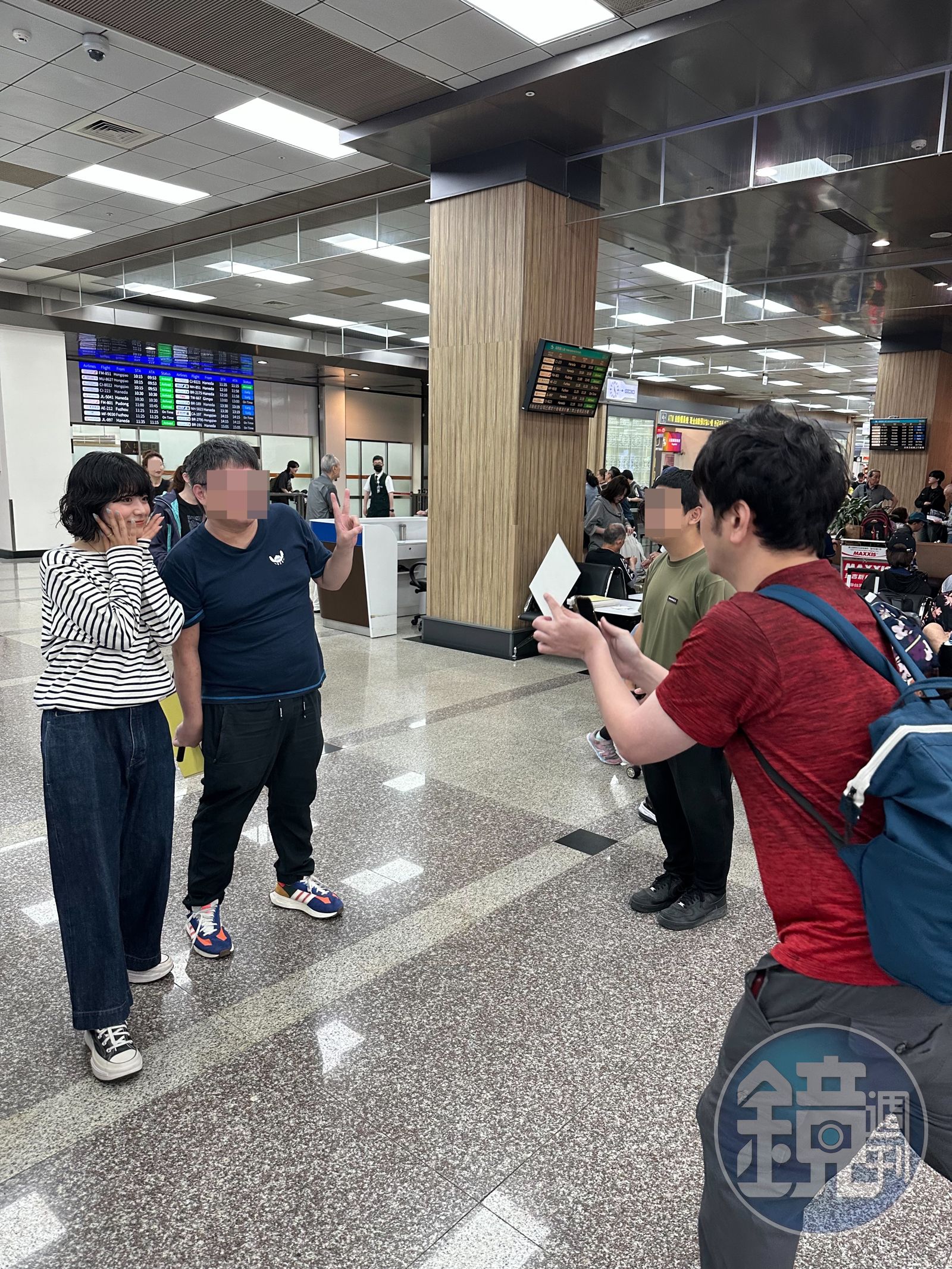 川西奈月很驚訝第一次來台就被認出,面對合照要求來者不拒。(讀者提供)