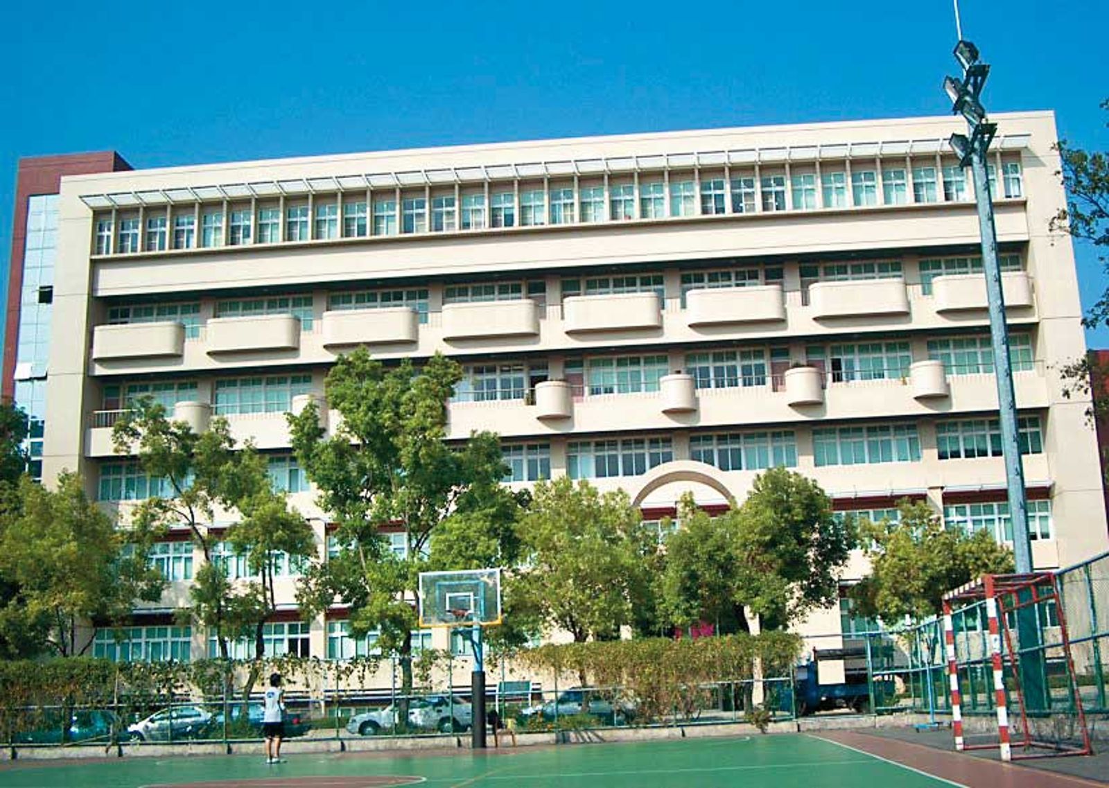台南大學一度出現變裝色狼偷拍女學生上廁所,校園人人自危。(翻攝自台南大學官網)