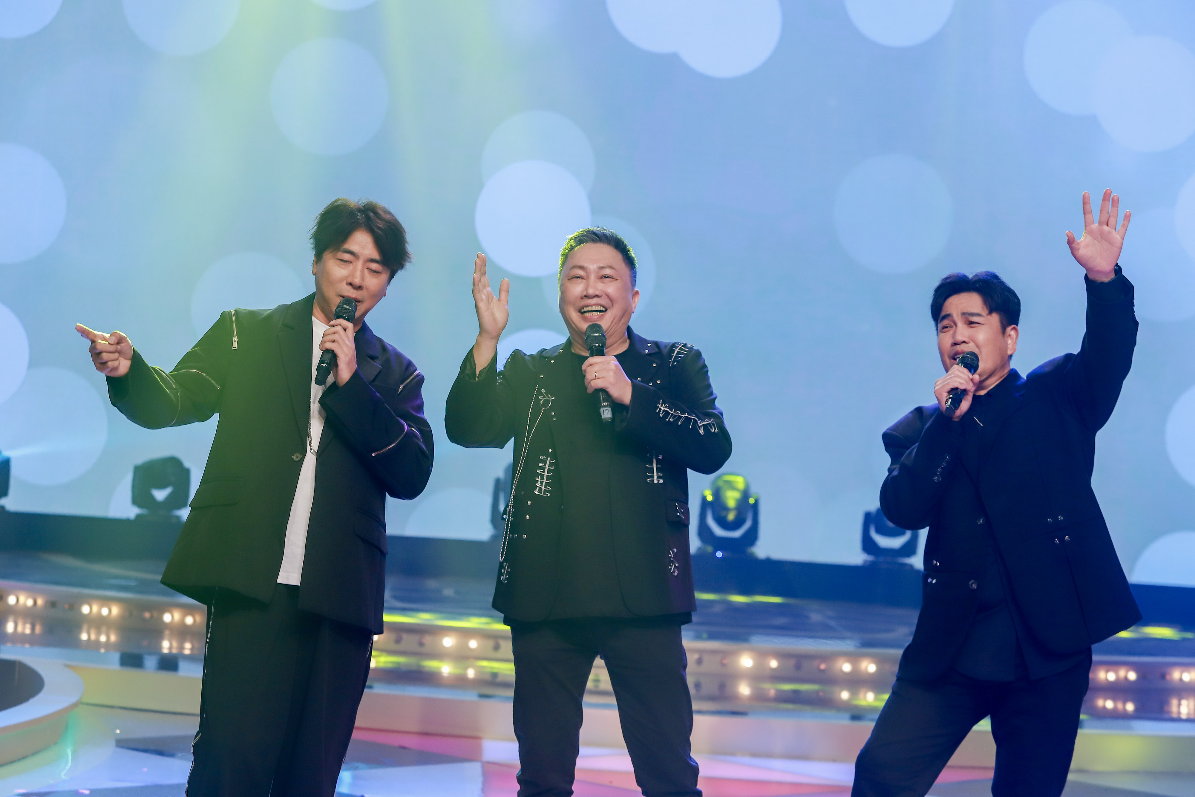 趙正平、梁赫群、林智賢三人近日再度以「景行廳男孩」合體上民視《超級冰冰Show》錄影。（民視提供）