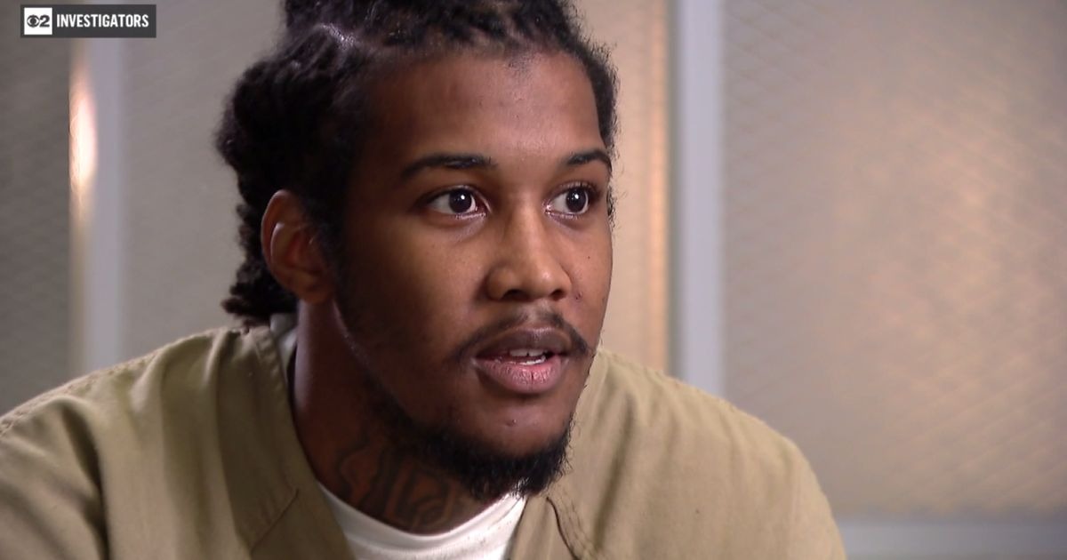 美國芝加哥男子哈里斯（圖）坐了12年冤獄，4年前發現當時的證人竟失明還出面指認自己，終於在今年12月9日出獄。（翻攝自推特@cbschicago）