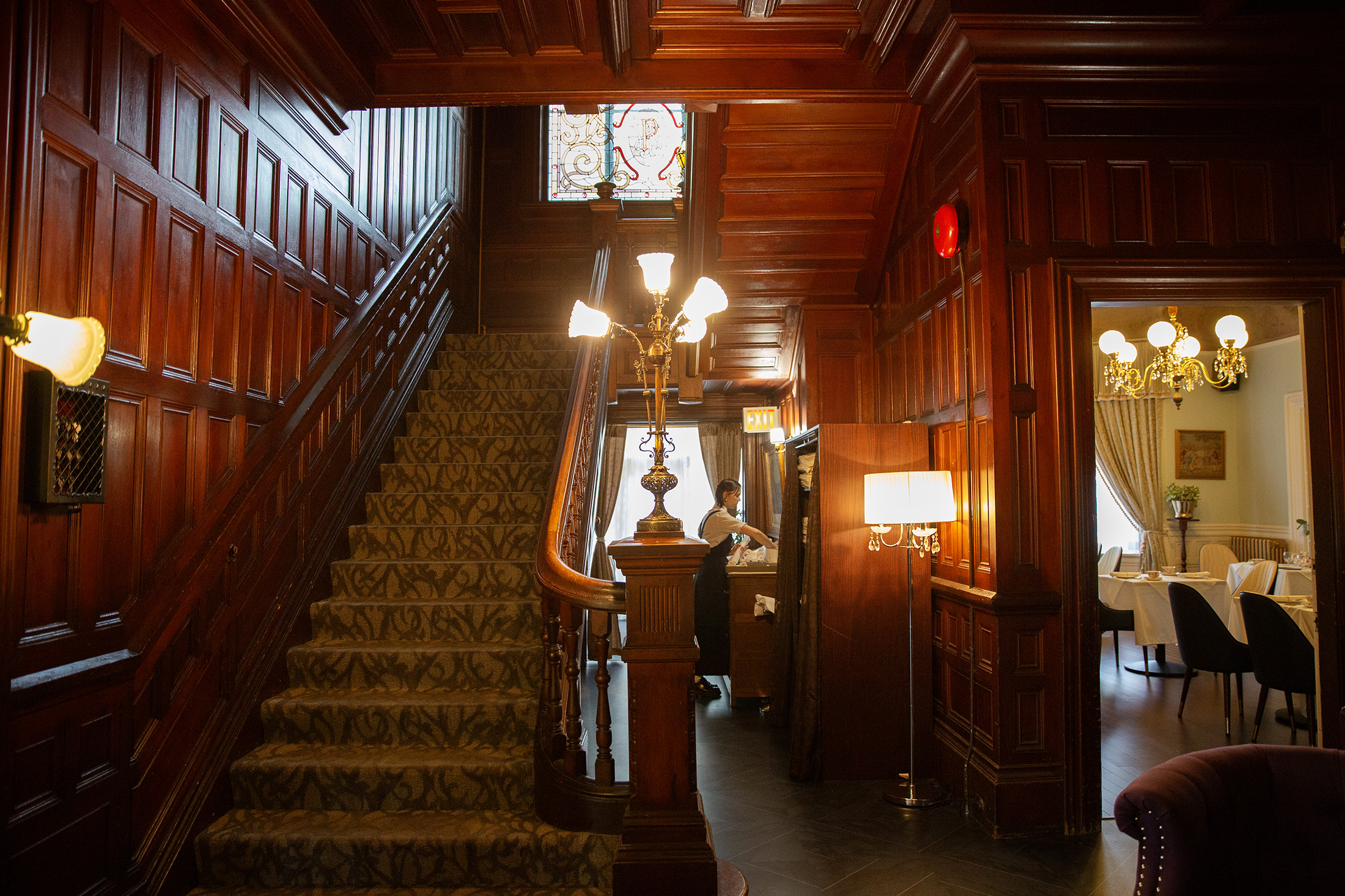 走進Pendray Mansion,可以看到旅館的格局,還有歷史悠久的木造樓梯。