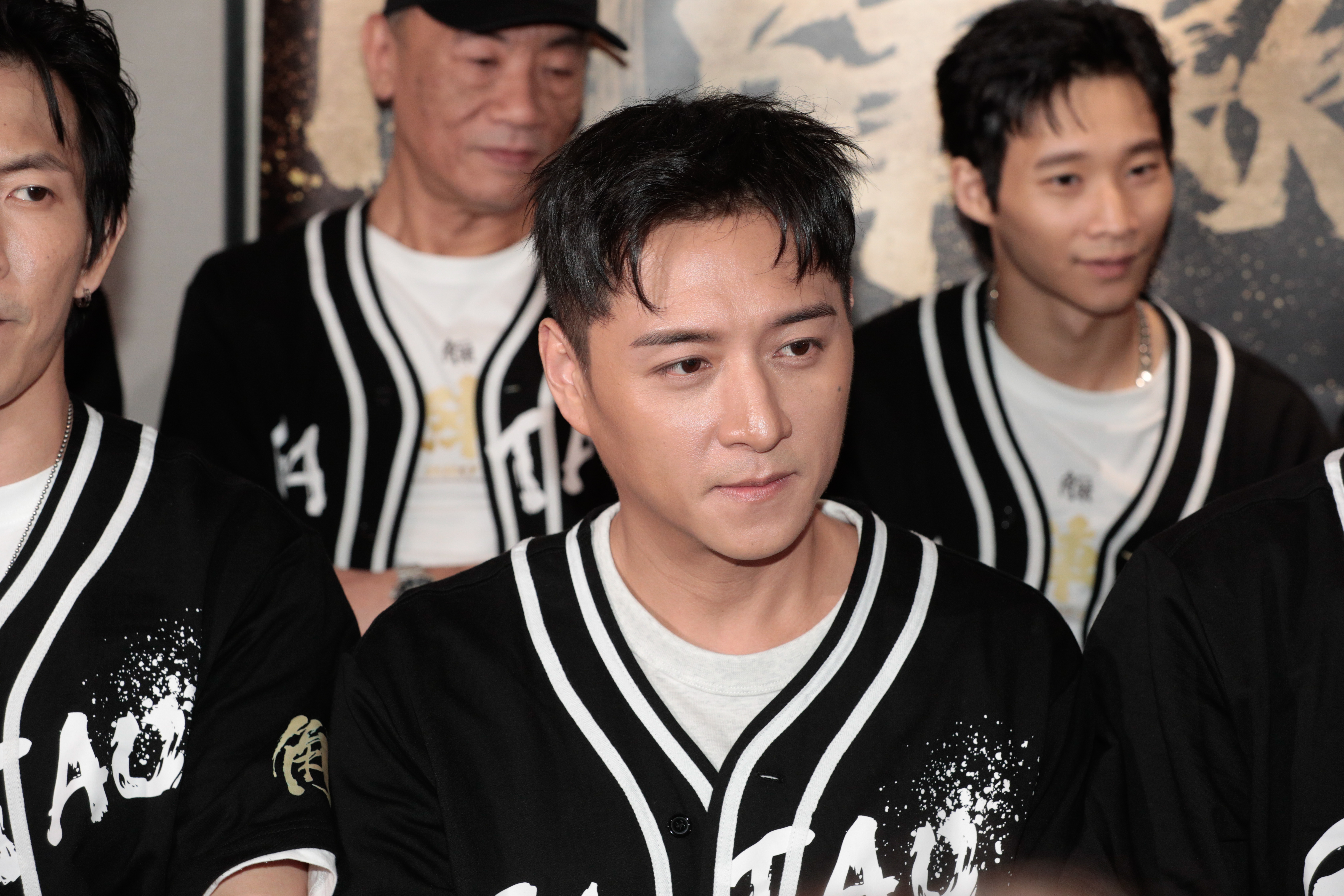 鄭人碩在澎湖拍戲，閒暇時也自動跑去澎湖的戲院做《角頭－鬥陣欸》的映後，又盡量配合掃街，精神感人。