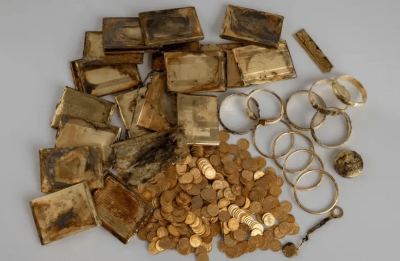 一群登山客2月初在捷克無意間發現了一批重達7公斤的珍貴寶藏。（翻攝自《耶路撒冷郵報》）