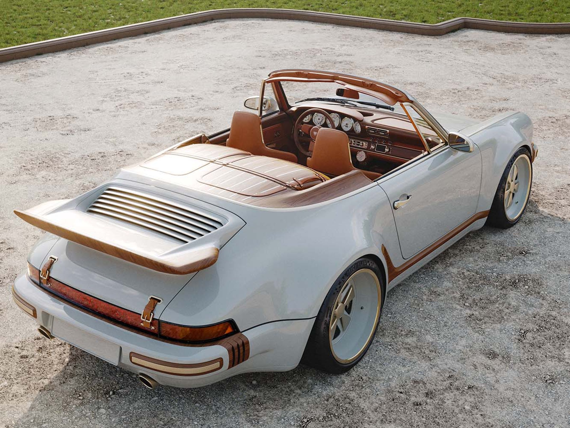 Porsche 911 – Classic Turbo(經典渦輪版),是一輛白色塗裝並輔以精美珍貴木飾的敞篷車。