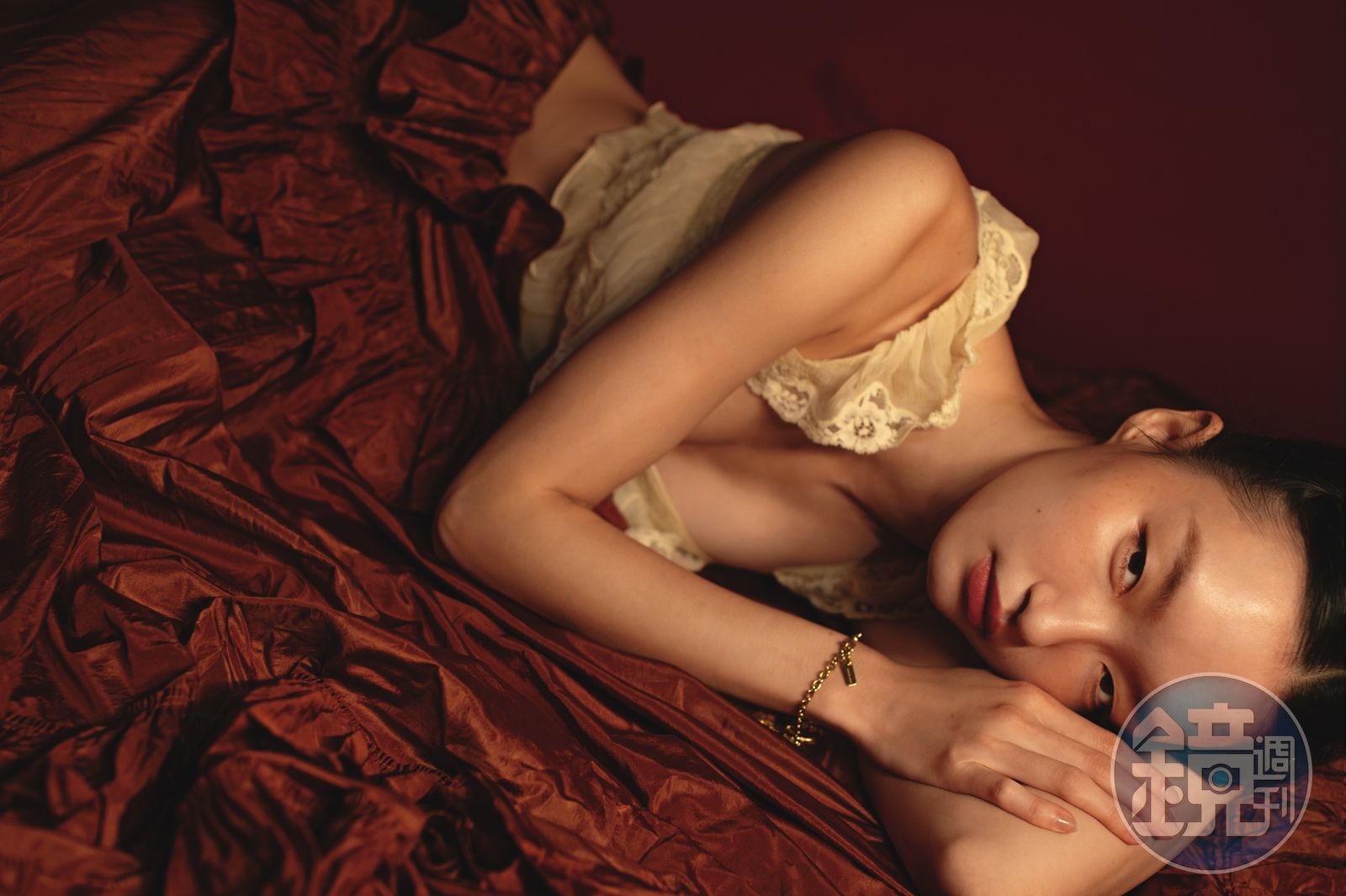 靚時尚／一抹紅知秋