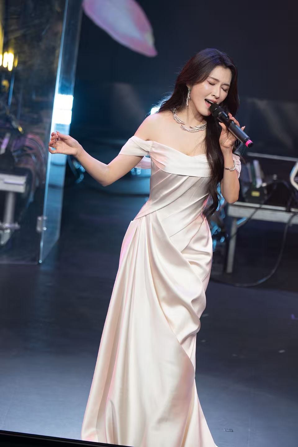 徐婕兒出道24年一圓開唱夢。潔婕影視文化