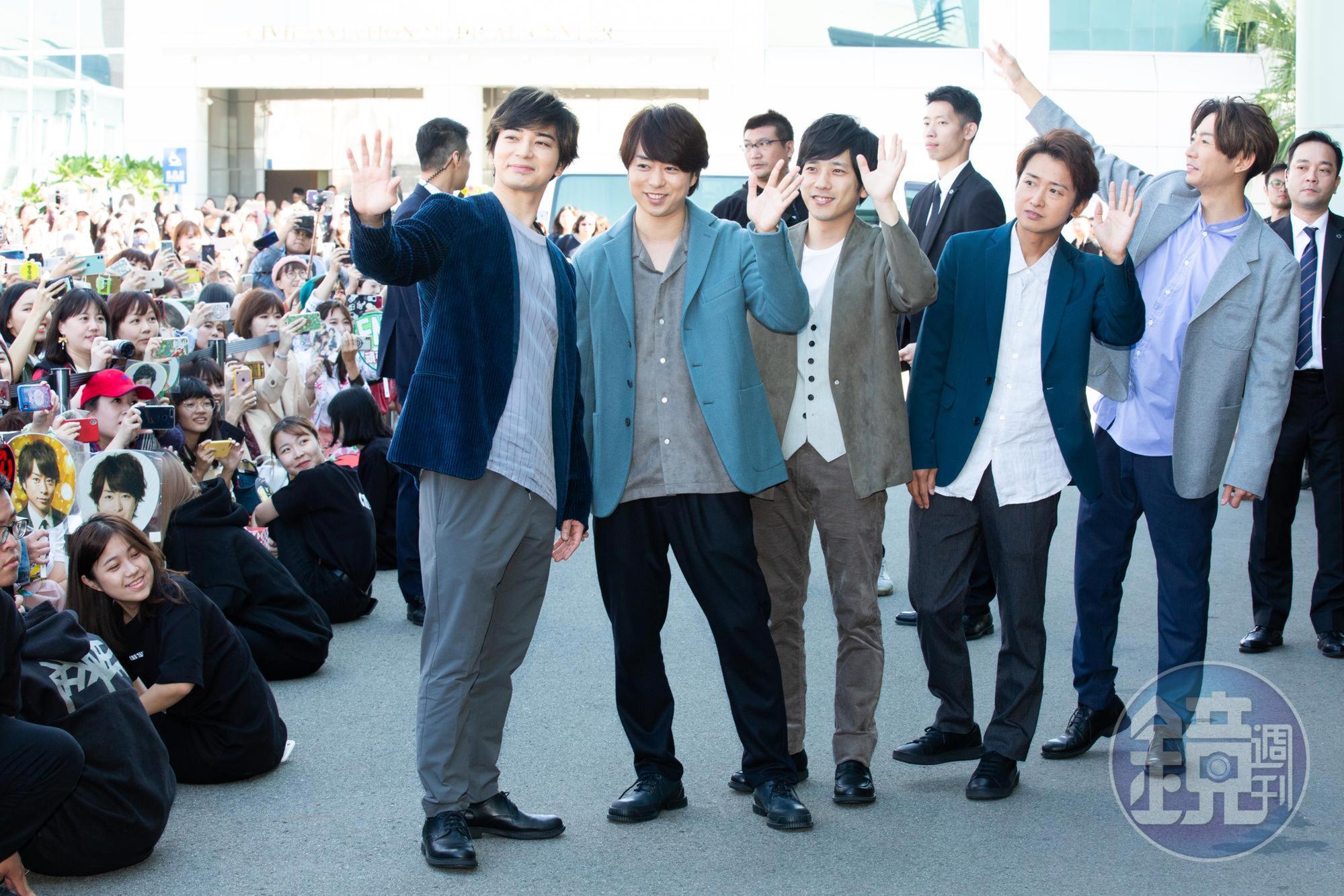 二宮和也（中）上一次來台是2019年與嵐ARASHI成員一起，他們在兩天內造訪印尼雅加達、新加坡、泰國曼谷和台北4個城市，二宮和也表示生命中最幸福的事就是身為嵐的一員。（本刊資料照片）