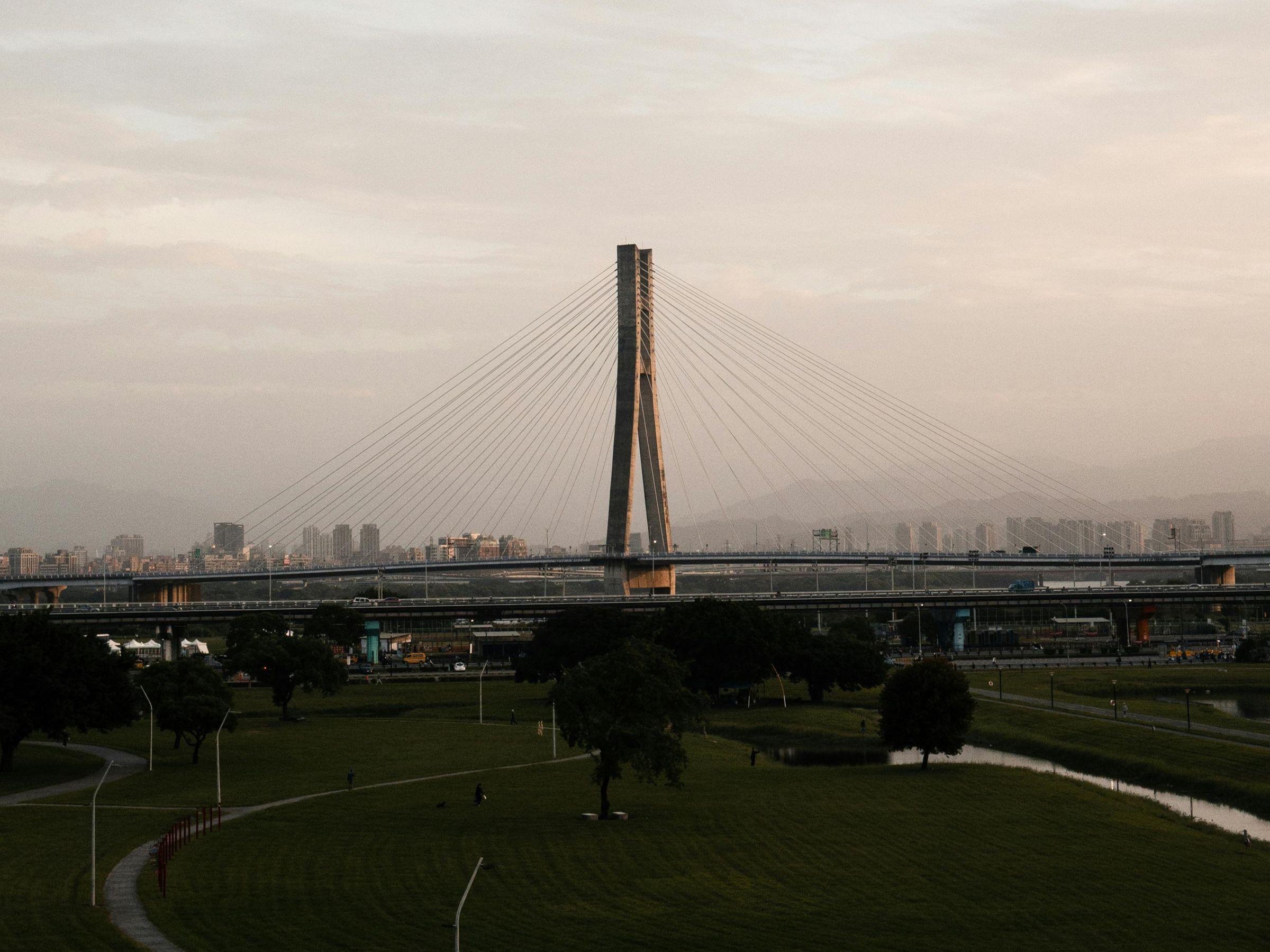 境外空氣污染物預計今日傍晚移入台灣,全台空氣品質將轉為橘色提醒。(示意圖,取自Pexels)