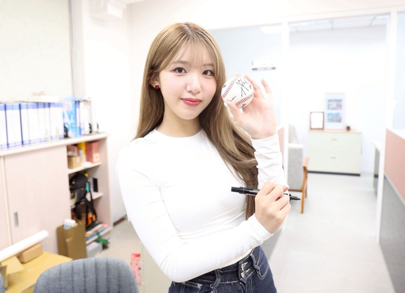 廉世彬驚喜文化大學 學生變出一東西要簽名她直呼太神奇