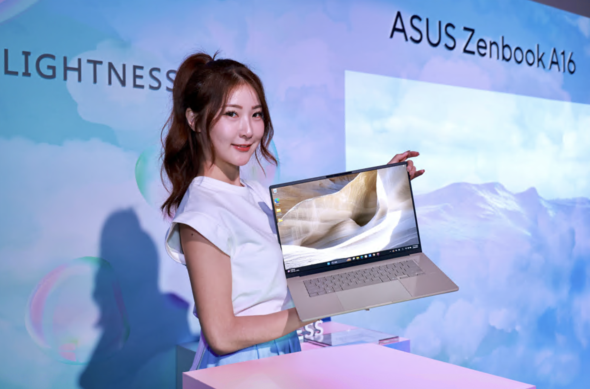華碩推出ASUS Zenbook A16，攜手高通與微軟一展三方在AI筆電生態系上的深度整合。