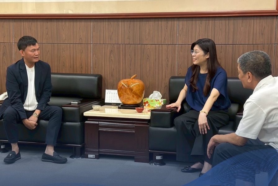 南投縣議會副議長潘一全昨日表態，倘若郝龍斌當選，就是他退黨的時候。（翻攝自臉書@鄭麗文）