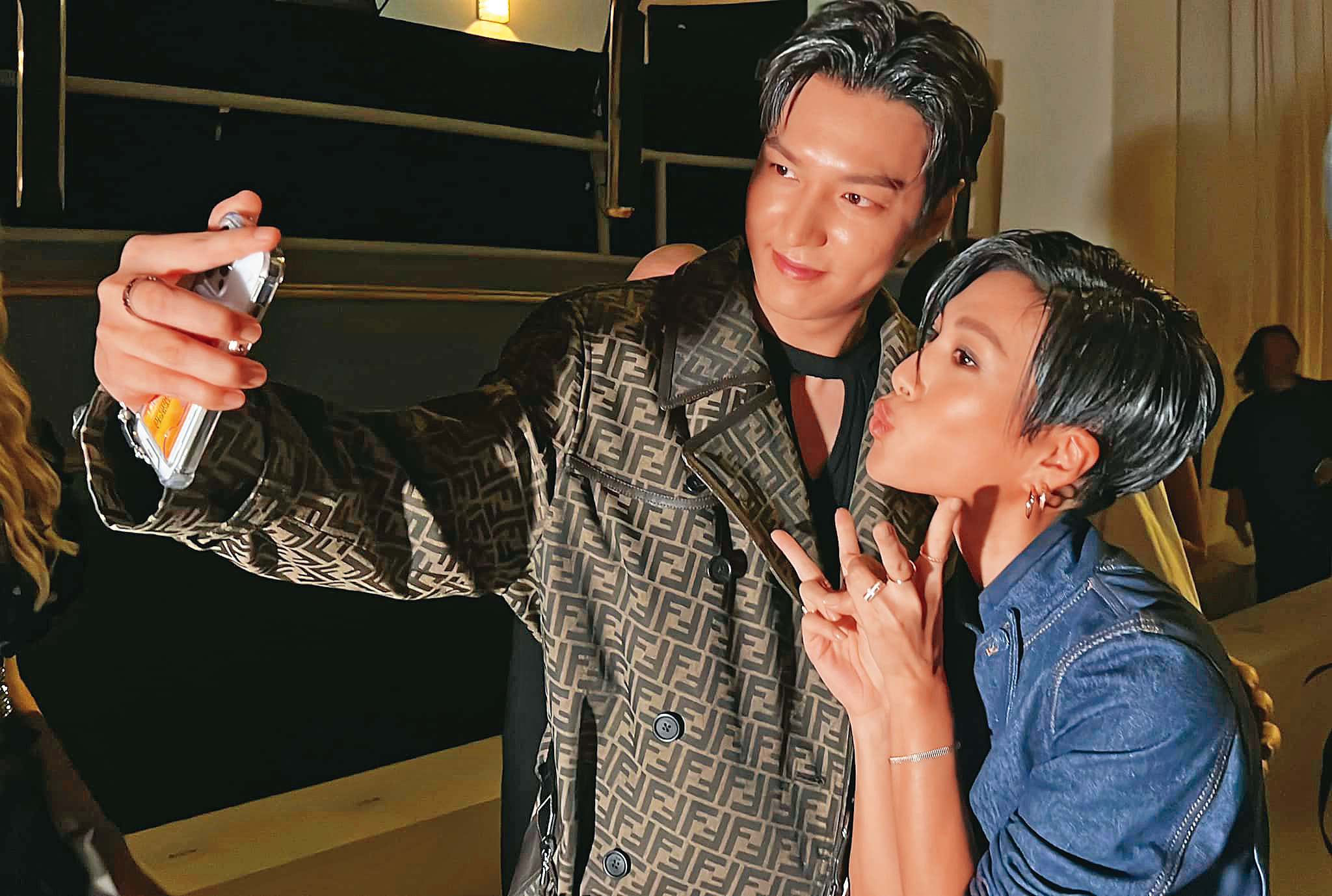 2022年，莫莉曾po出自己和李敏鎬在時尚場合上自拍的照片。（翻攝自莫莉IG）