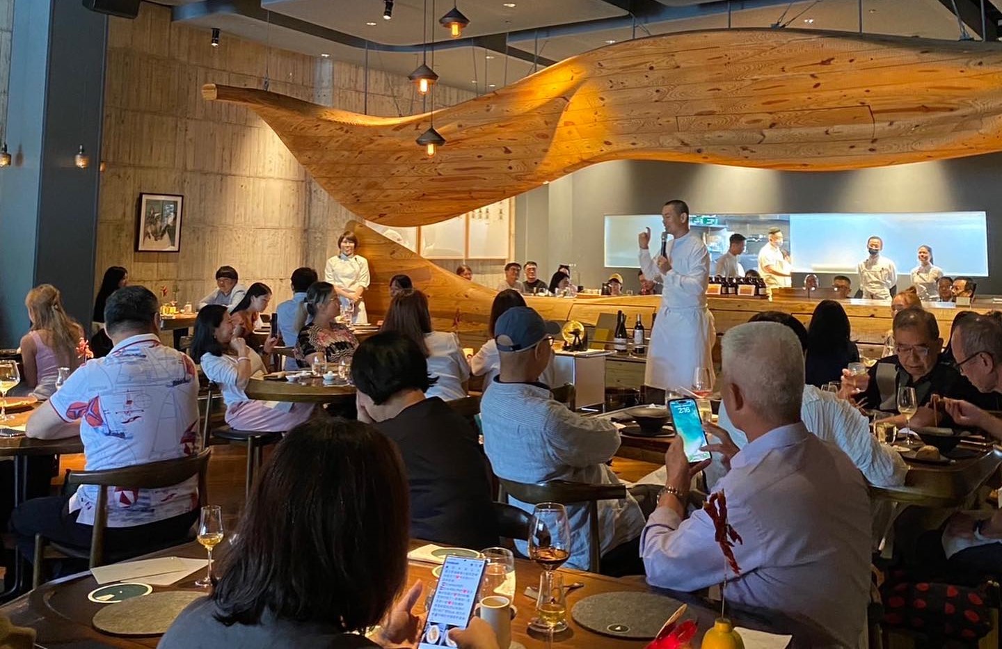 江振誠宣布，米其林二星餐廳RAW預計營業至今年12月31日，未來會轉型成培育下一代的廚藝學校。（翻攝自臉書＠RAW）