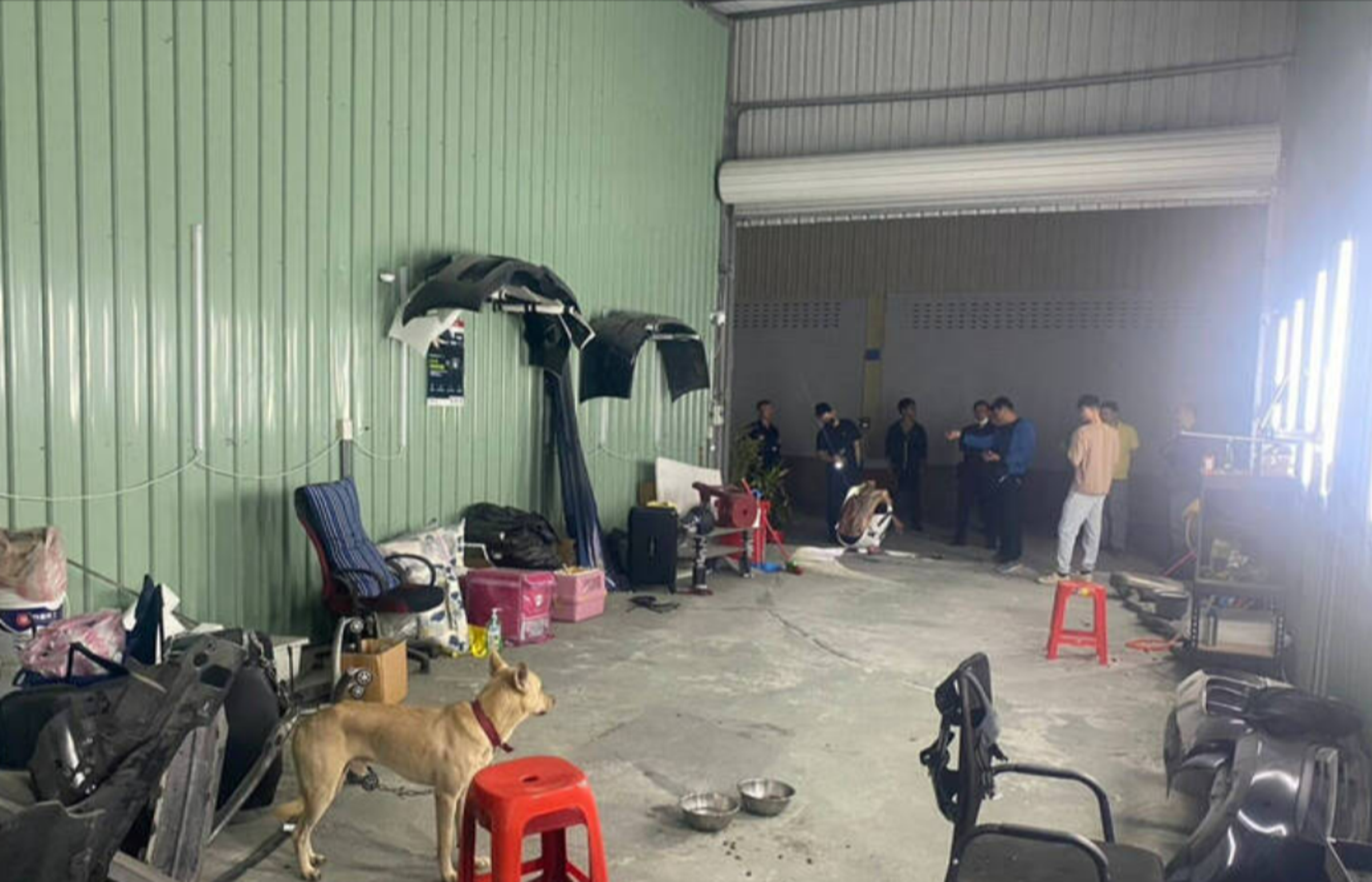 警方獲報後，循線找到葉姓男子等5人，警訊後依法送辦。（翻攝畫面）