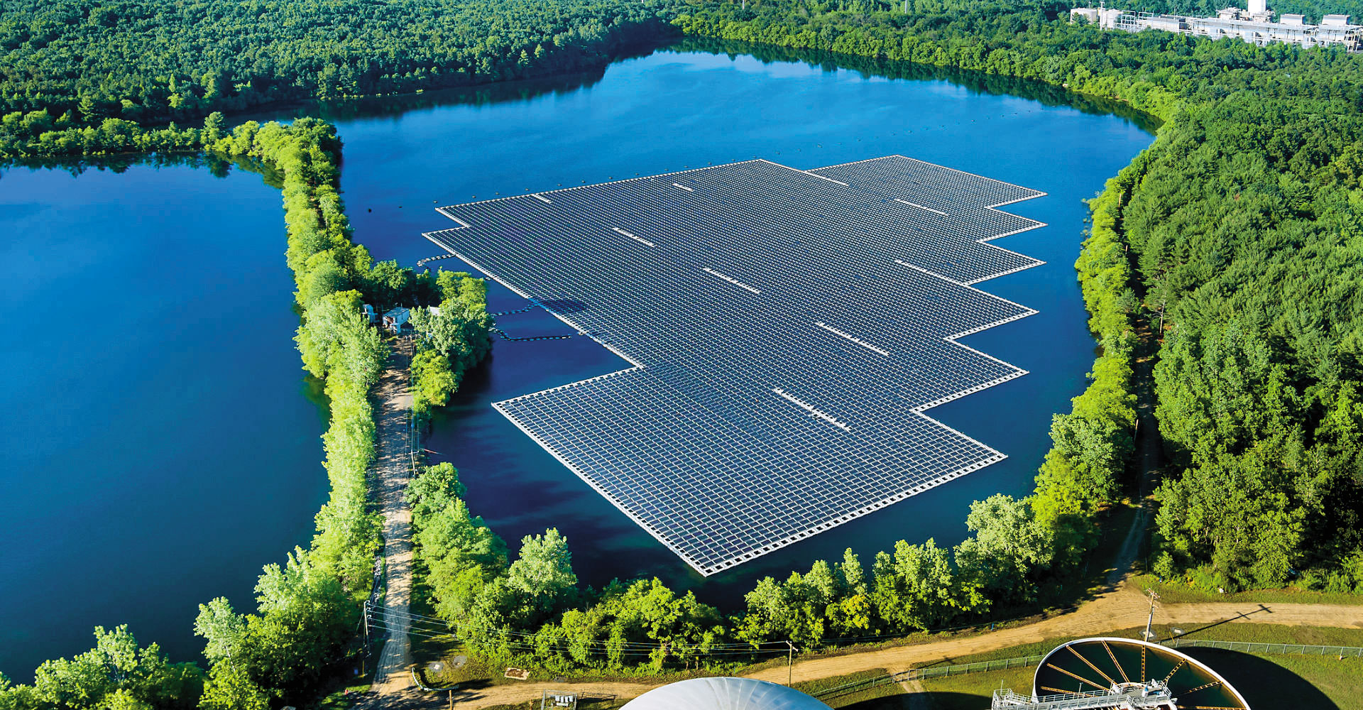 誠新是台灣最大的漁電共生廠商,與台積電簽約每年供應5億度綠電。(翻攝誠新綠能官網)